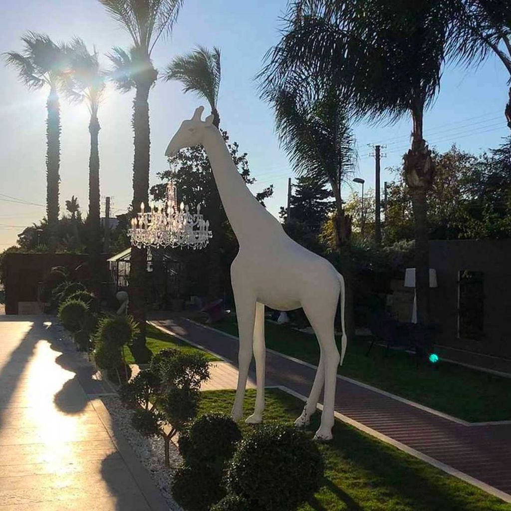 Qeeboo Giraffe In Love Outdoor Floor Lamp H 4m, White