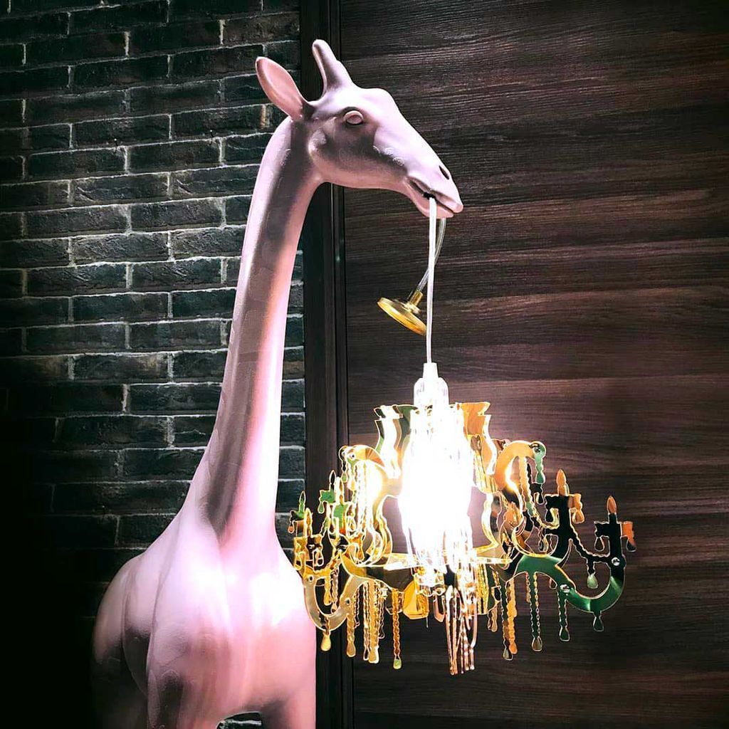 Giraffa qeoboo in amore lampada da pavimento xs h 1m, polverosa rosa