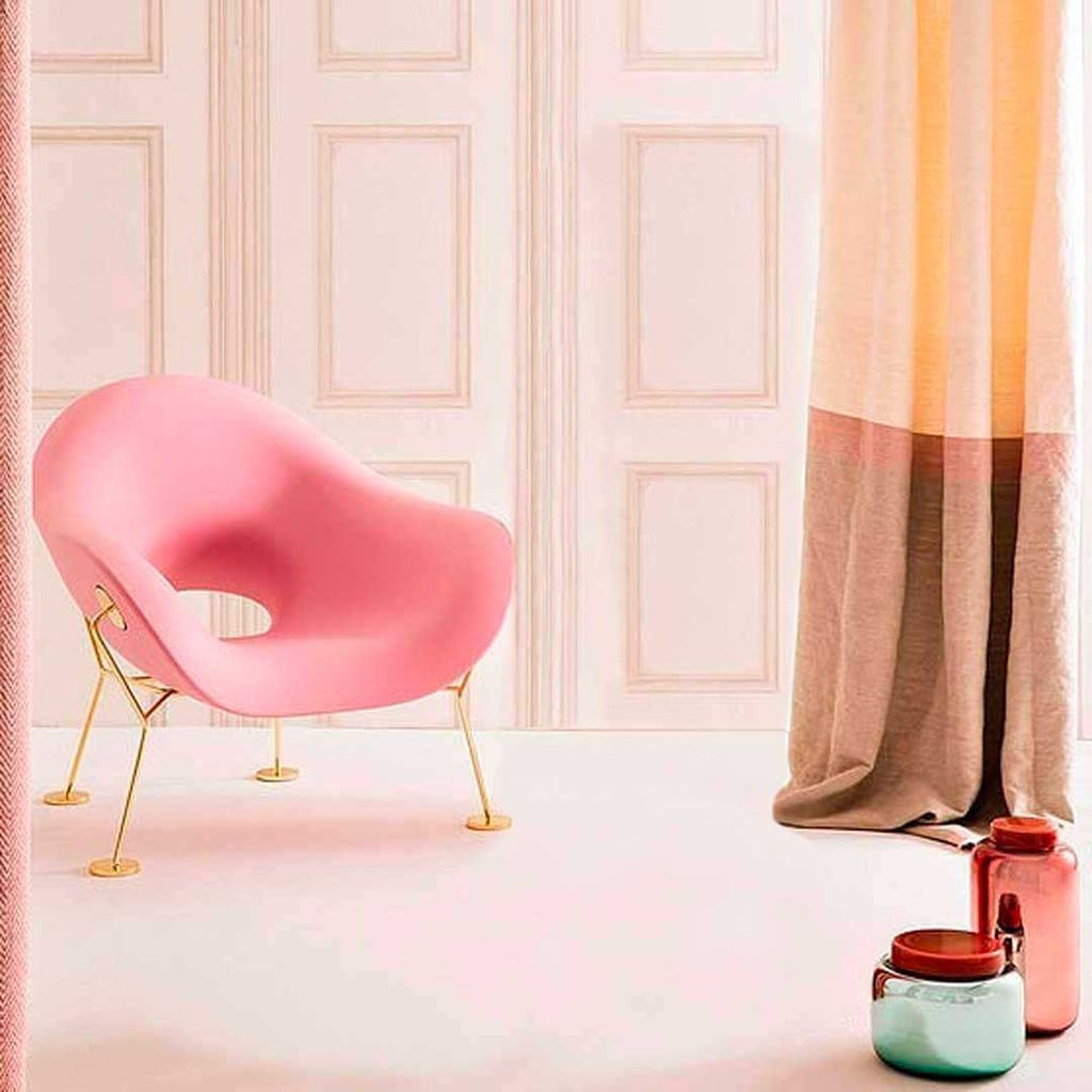 Qeeboo Pupa fauteuil brass frame binnen, roze