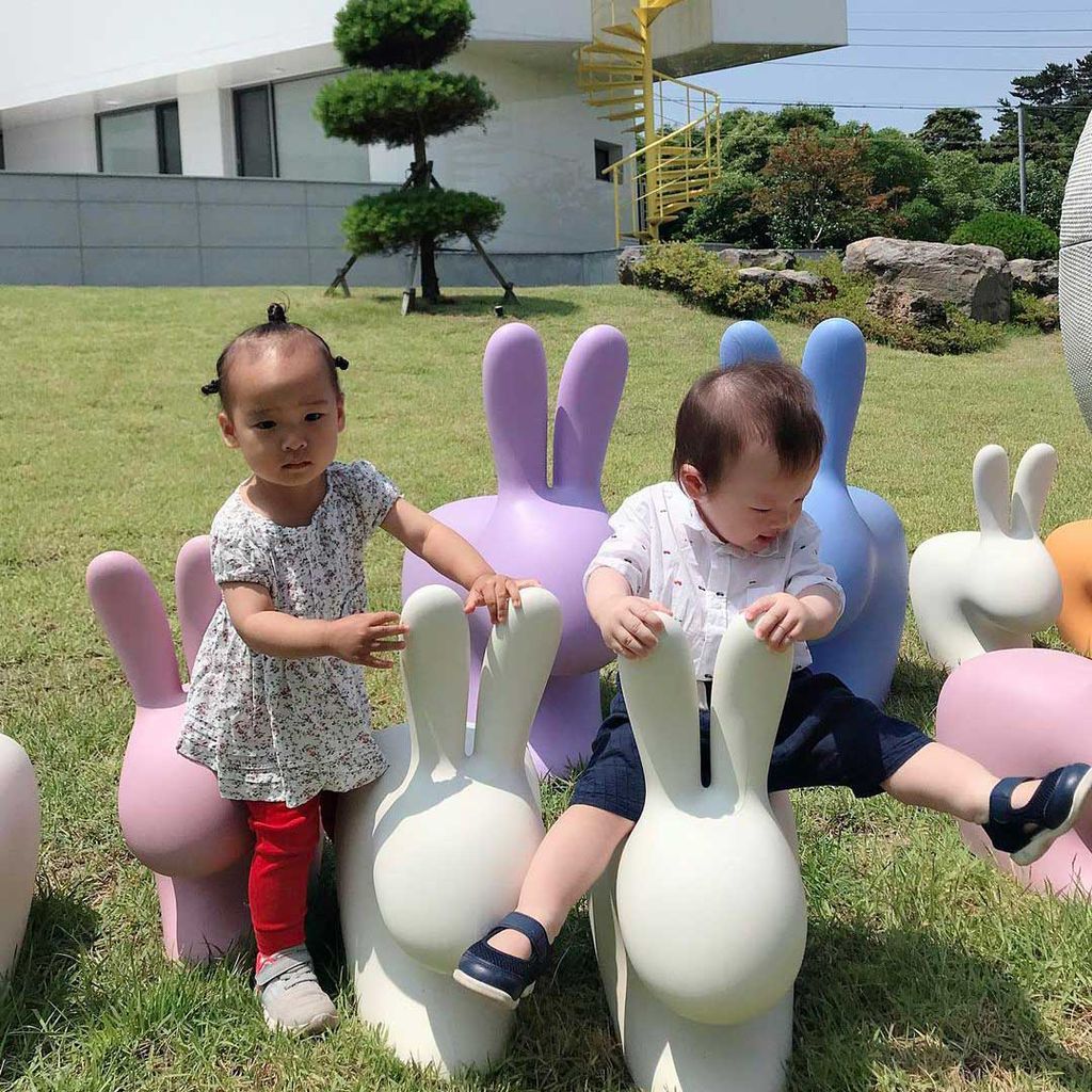 Qeeboo Rabbit婴儿椅，粉红色
