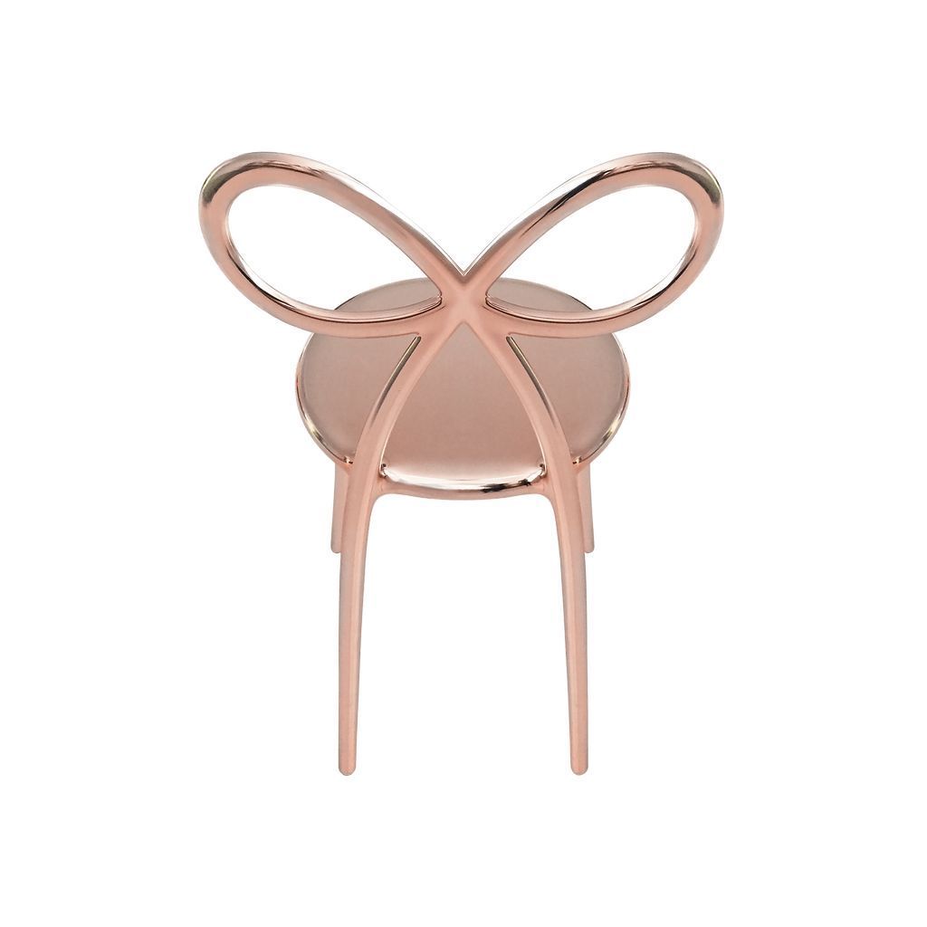 Nika Zupanc的Qeeboo丝带椅金属饰面，粉红色金色