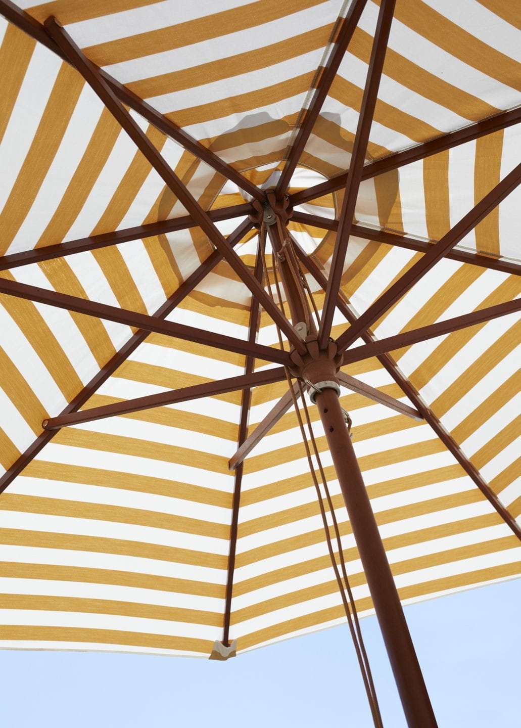 Skagerak Messina parasol Ø270 cm, gouden gele strepen