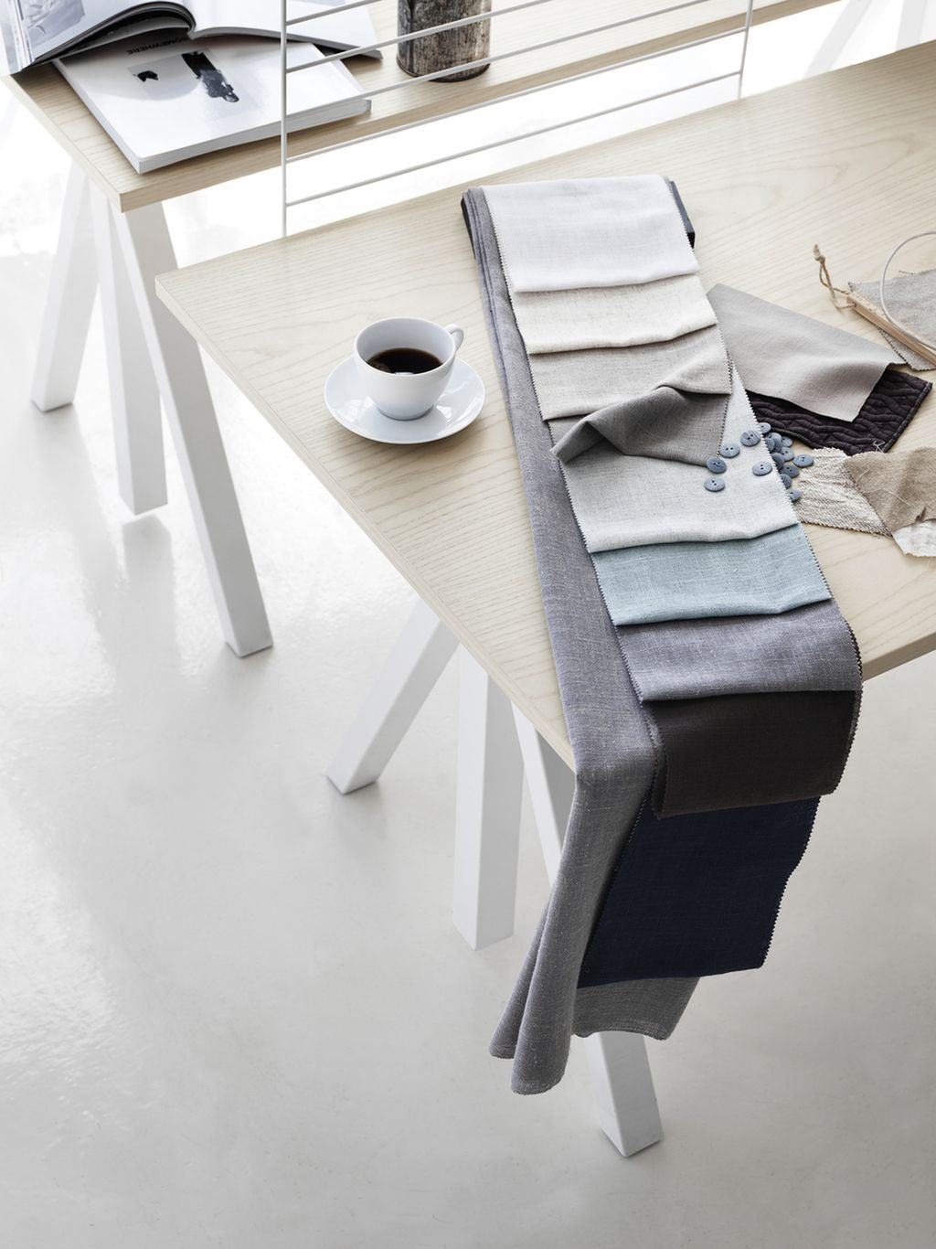 String Furniture Hoogte verstelbare werktabel 78x160 cm, lichtgrijs linoleum