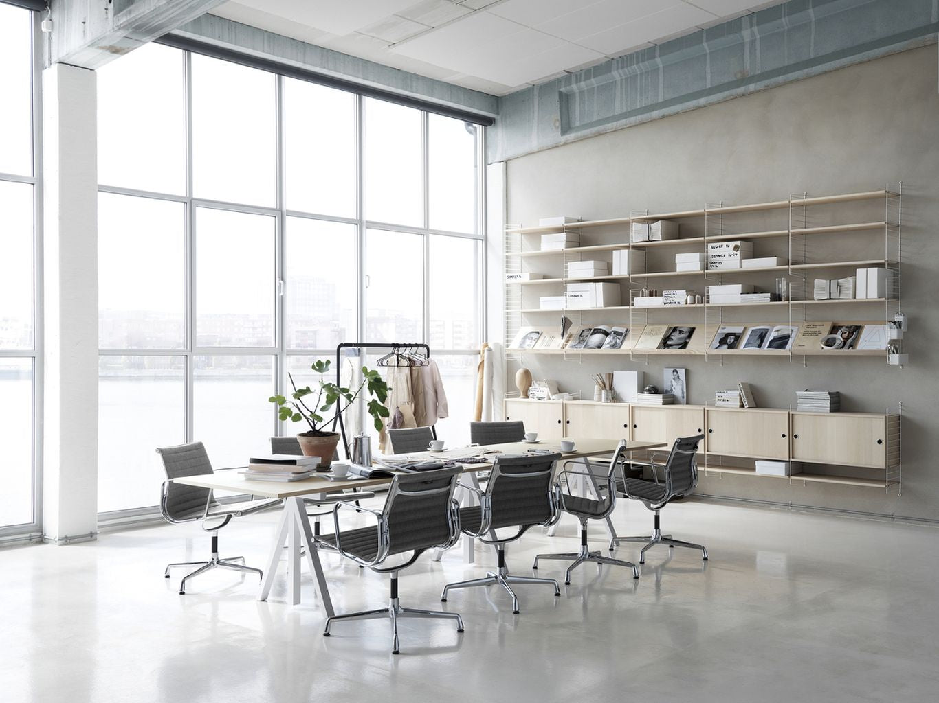 String Furniture Tableau de conférence réglable en hauteur 90x180 cm, linoléum gris clair