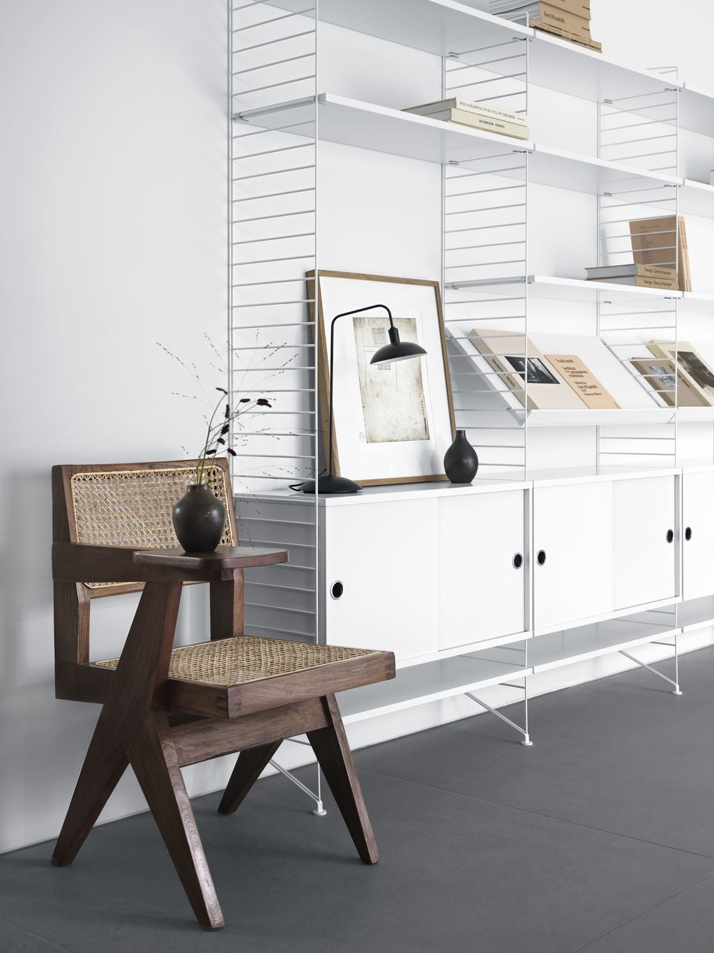 String Furniture Merkkijonojärjestelmän sivupaneeli, jossa jalusta 30x200 cm valkoinen, sarja 2