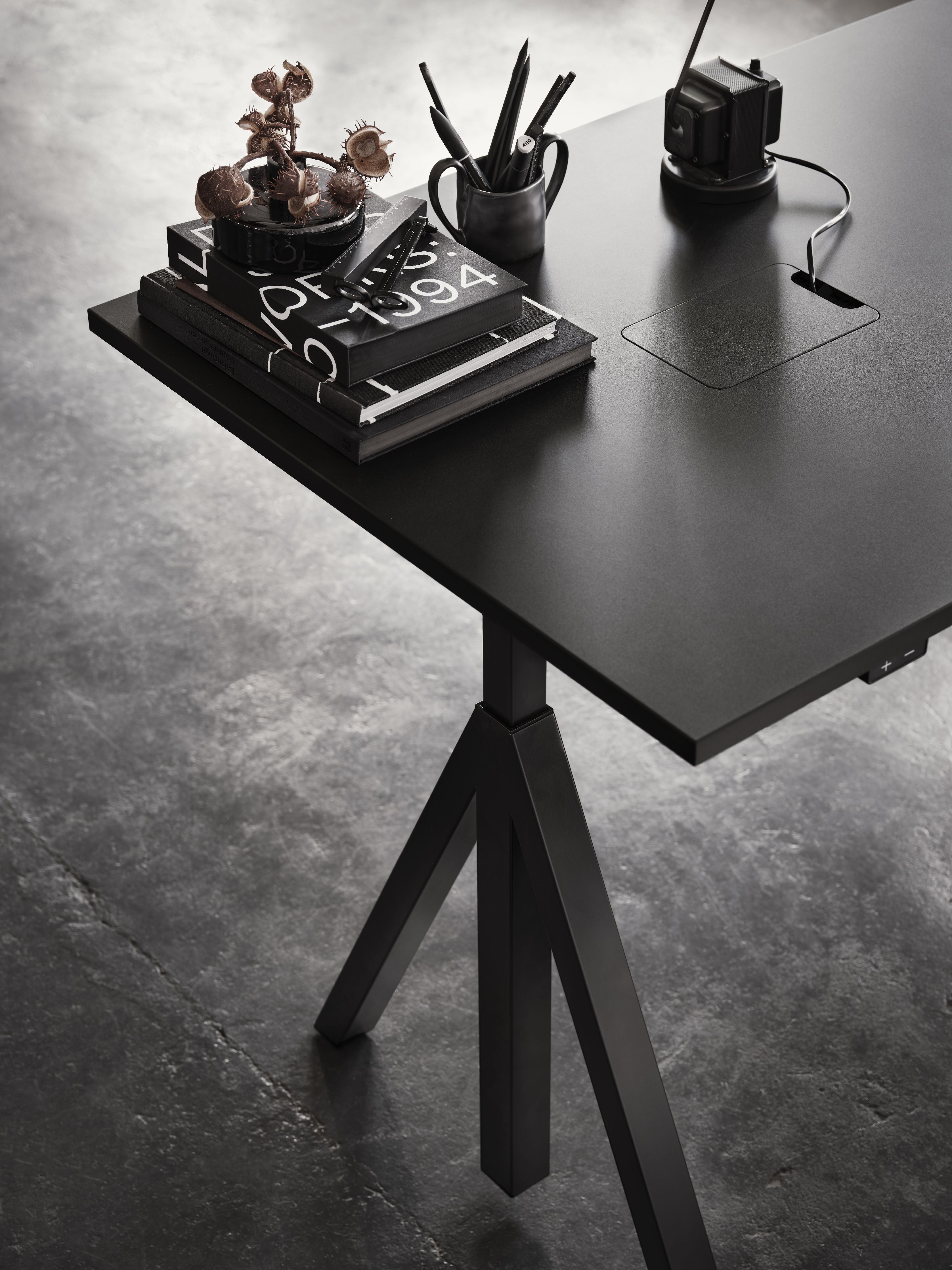 String Furniture Tableau de travail réglable en hauteur 78x160 cm, noir / noir
