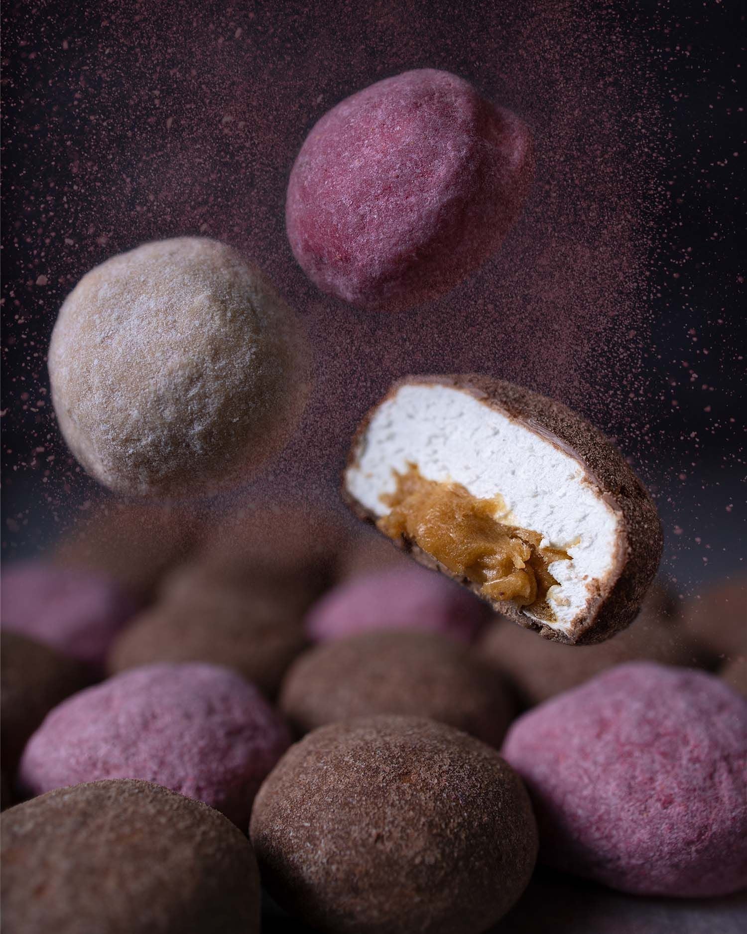 The Mallows Marshmallows med karamellfyllning & choklad rubinchoklad, 18g