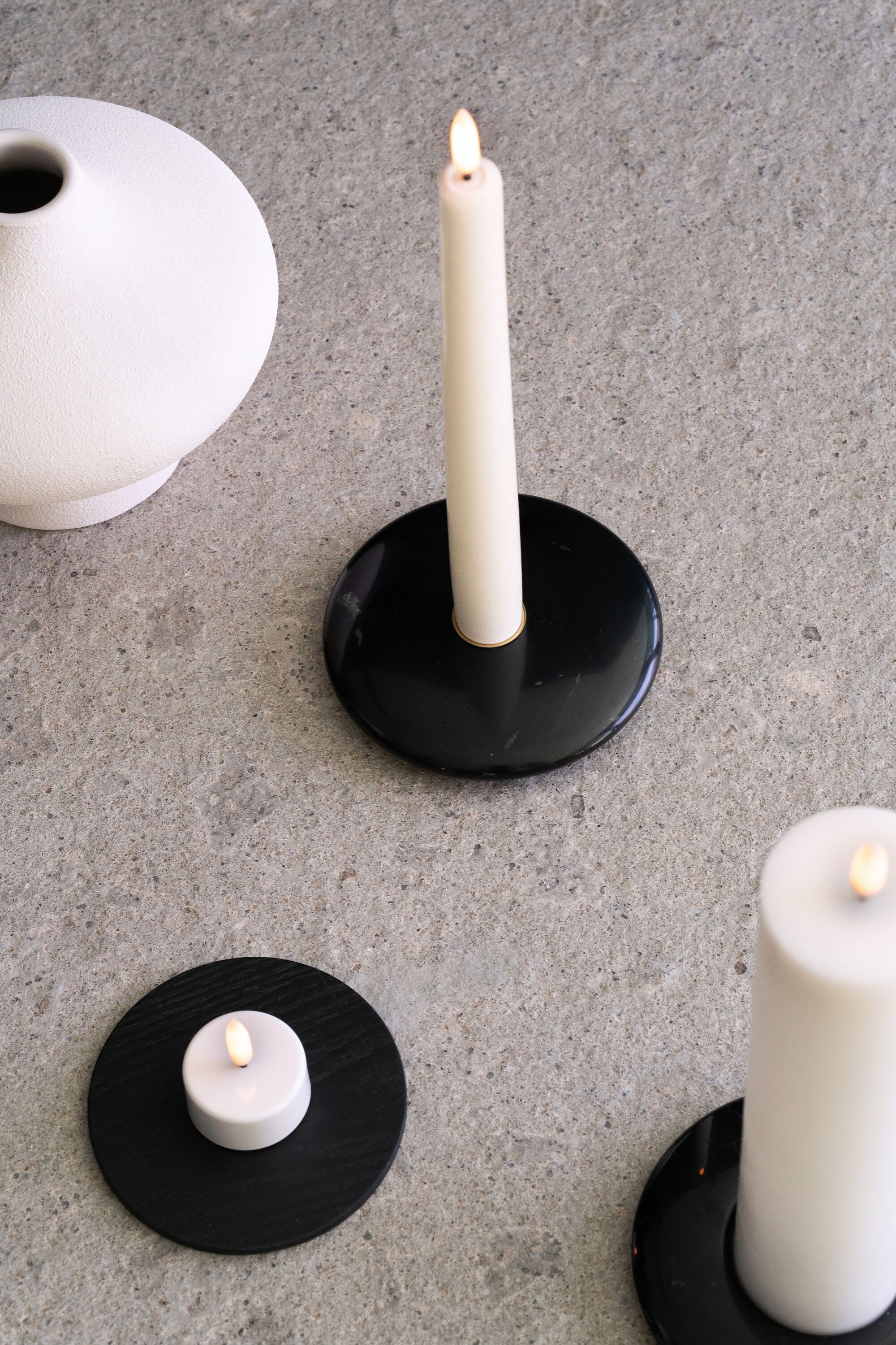 Uyuni Lighting Kammion kynttilänjalastaja Ø 11,6 cm, musta