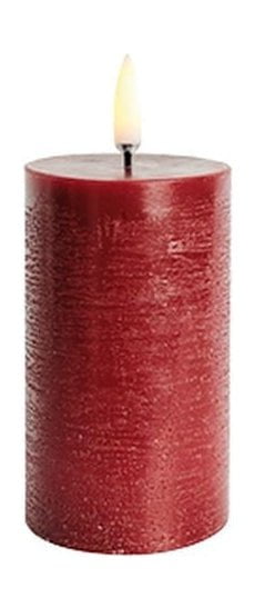Uyuni Lighting LED -pylväskynttilä 3 d liekki Øx H 5,8x10,1 cm, karmiini punainen