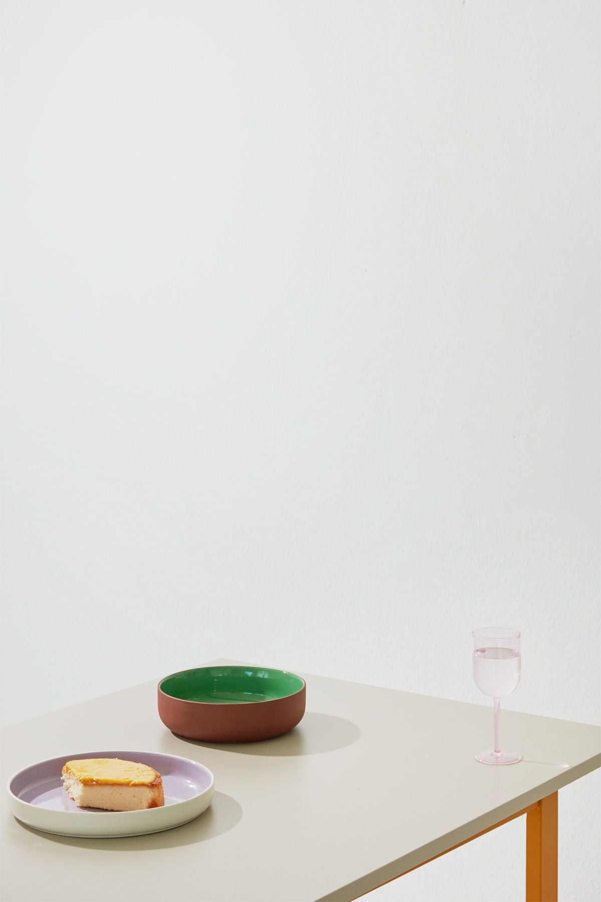 Studio über Clayware Serving Bowl, Terrakotta/Grün