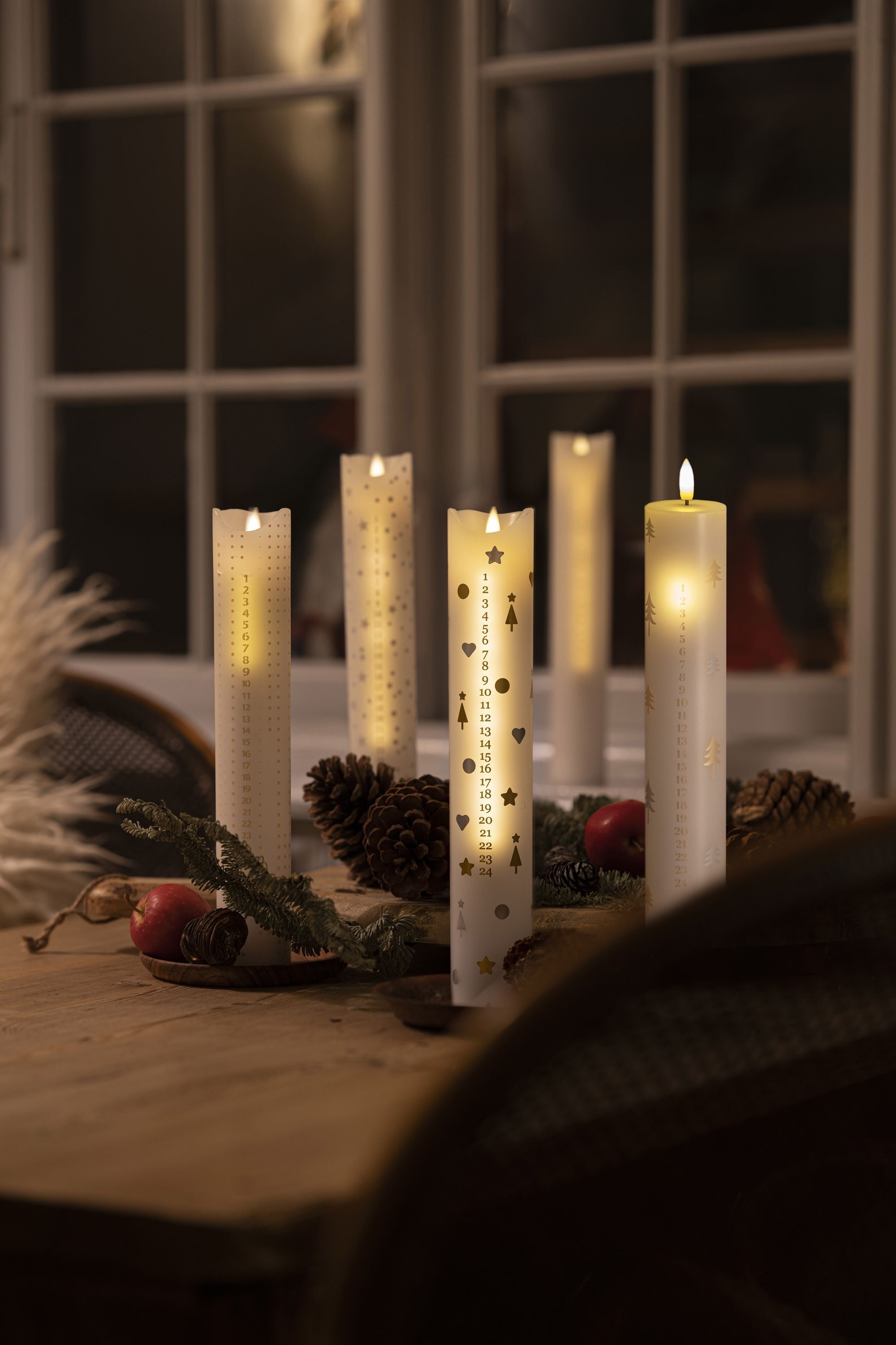 Sirius Sara日历蜡烛Ø4,8XH29厘米，甜蜜的圣诞节，白色