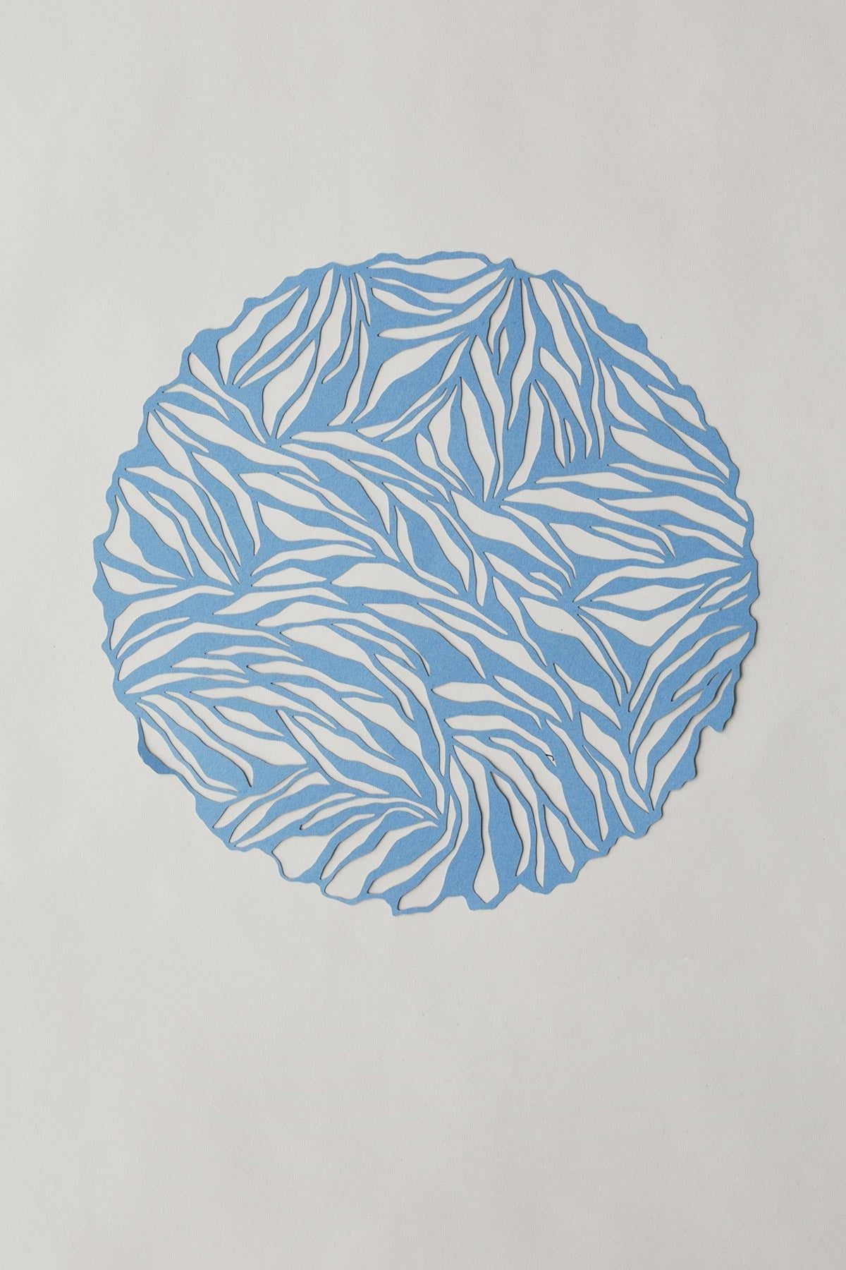 Studio om Papercut A4 Organic Circle, Ice Blue