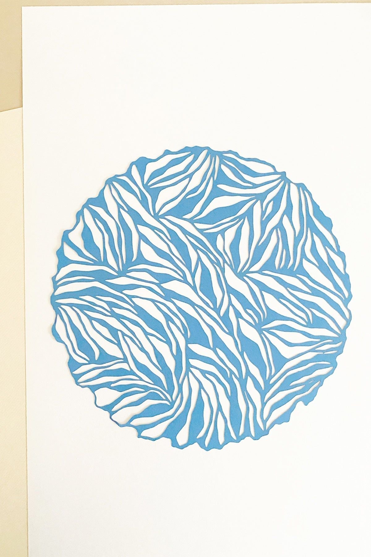 Studio om Papercut A4 Organic Circle, Ice Blue