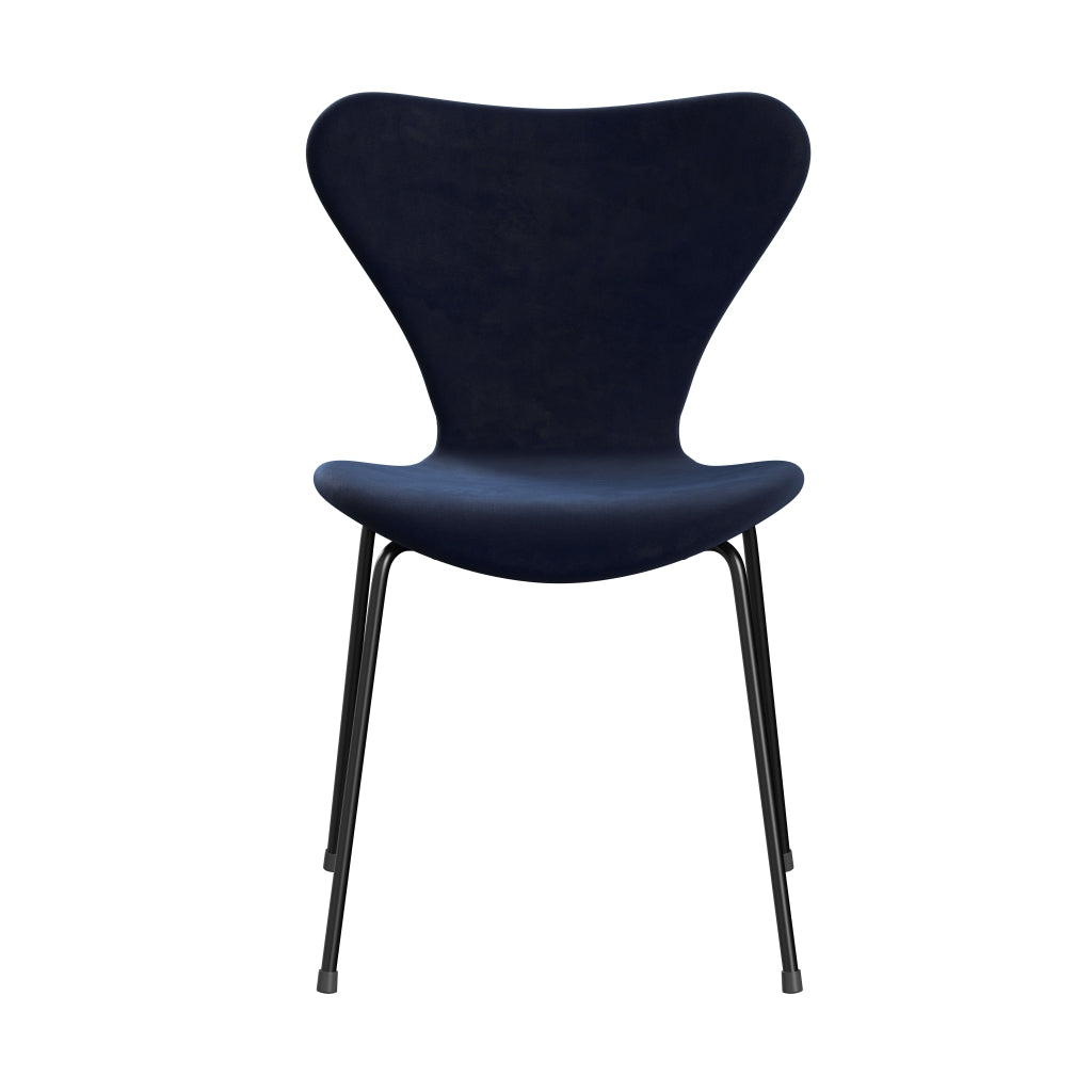 Fritz Hansen 3107椅子全套装饰，黑色/贝尔法斯特天鹅绒午夜蓝色