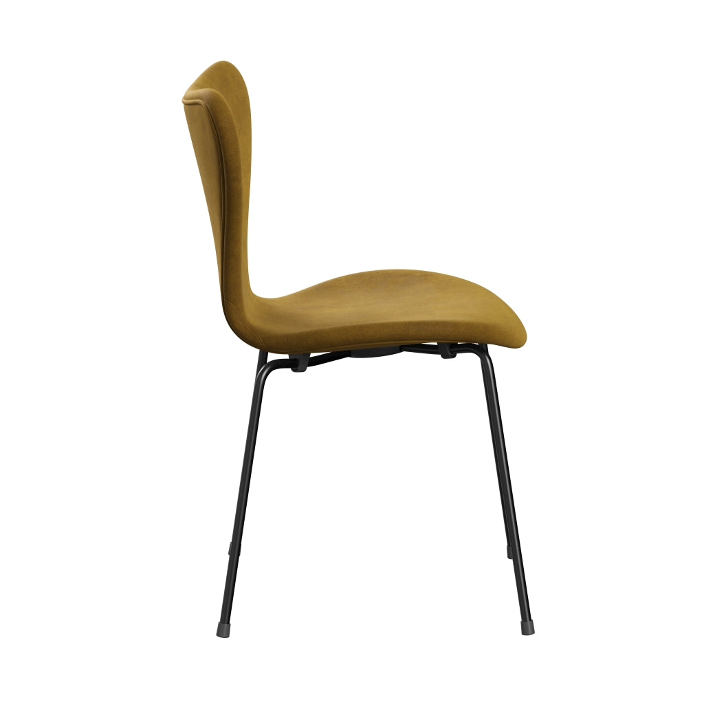 弗里茨·汉森（Fritz Hansen）3107椅子完整的内饰，黑色/贝尔法斯特天鹅绒软ocher