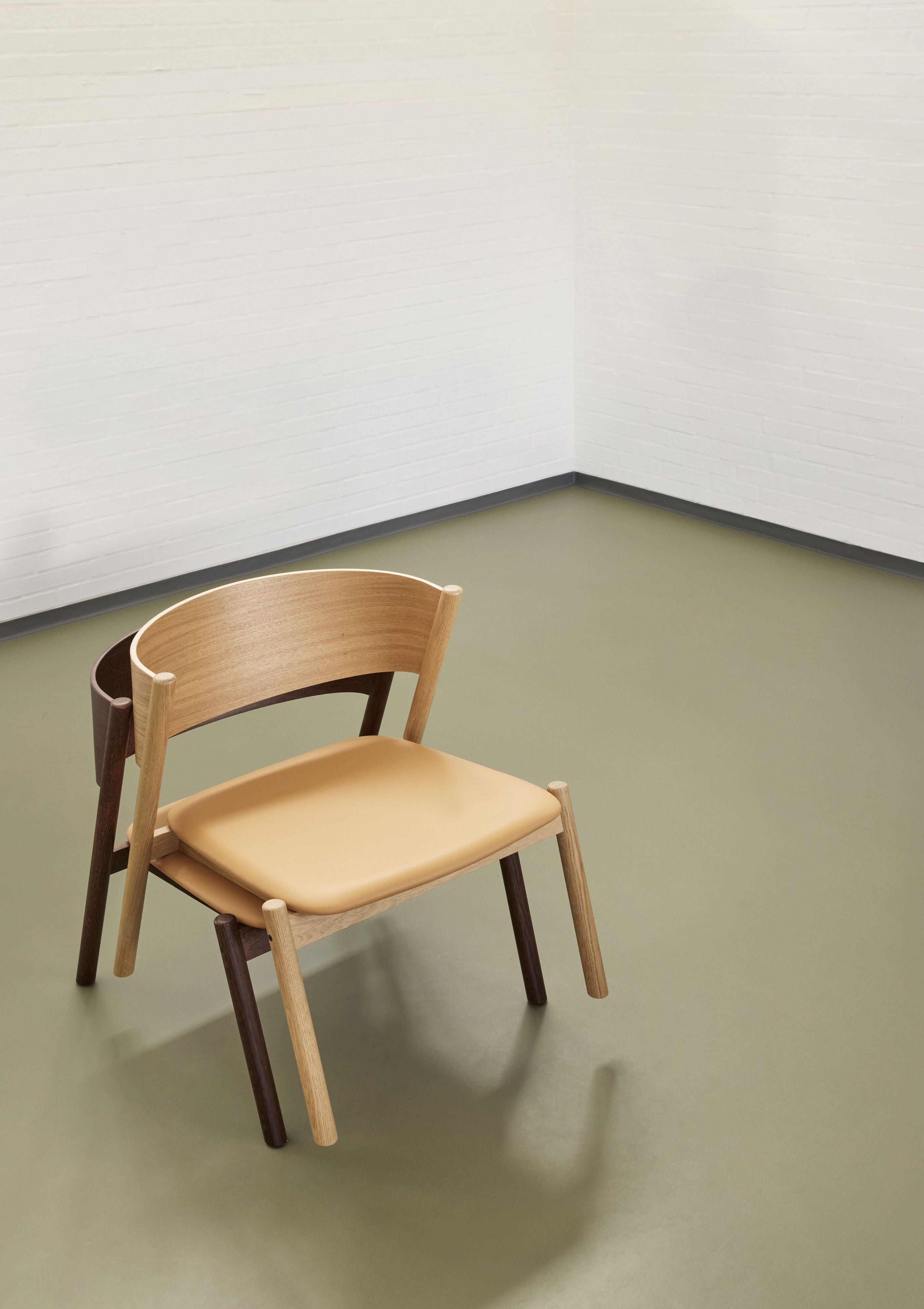 Hübsch Siège de chaise de salon oblique, brun foncé