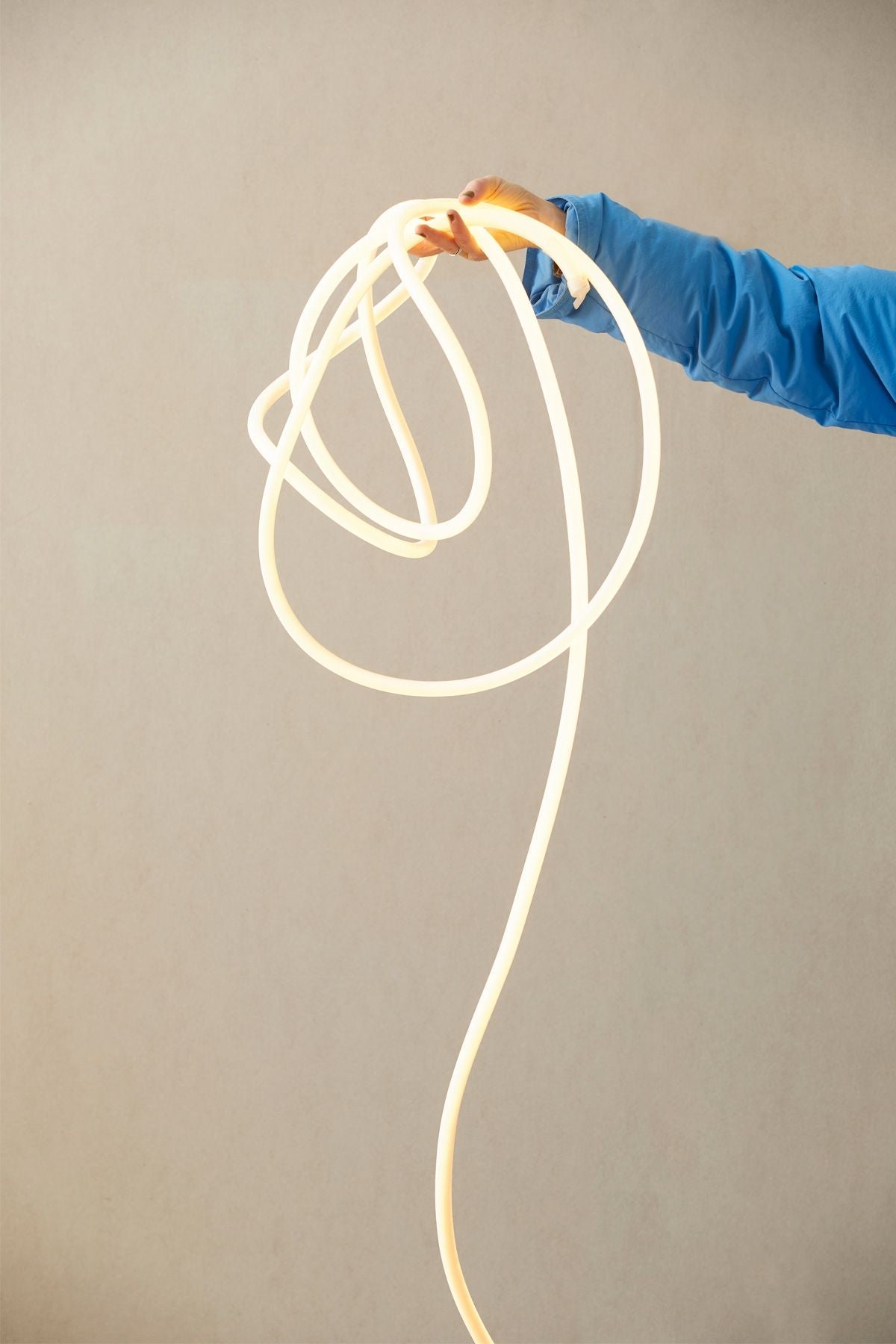Studio sur la lampe à tube flexible 5 m, blanc chaud
