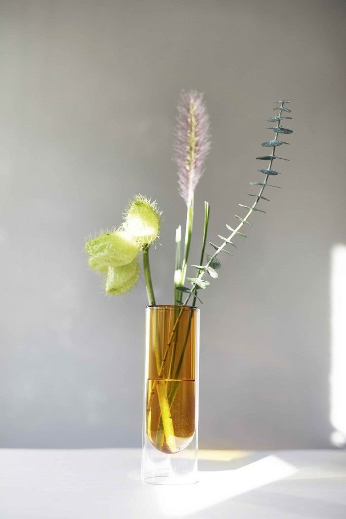 Estudio sobre el jarrón de tubos de flores de 20 cm, amarillo