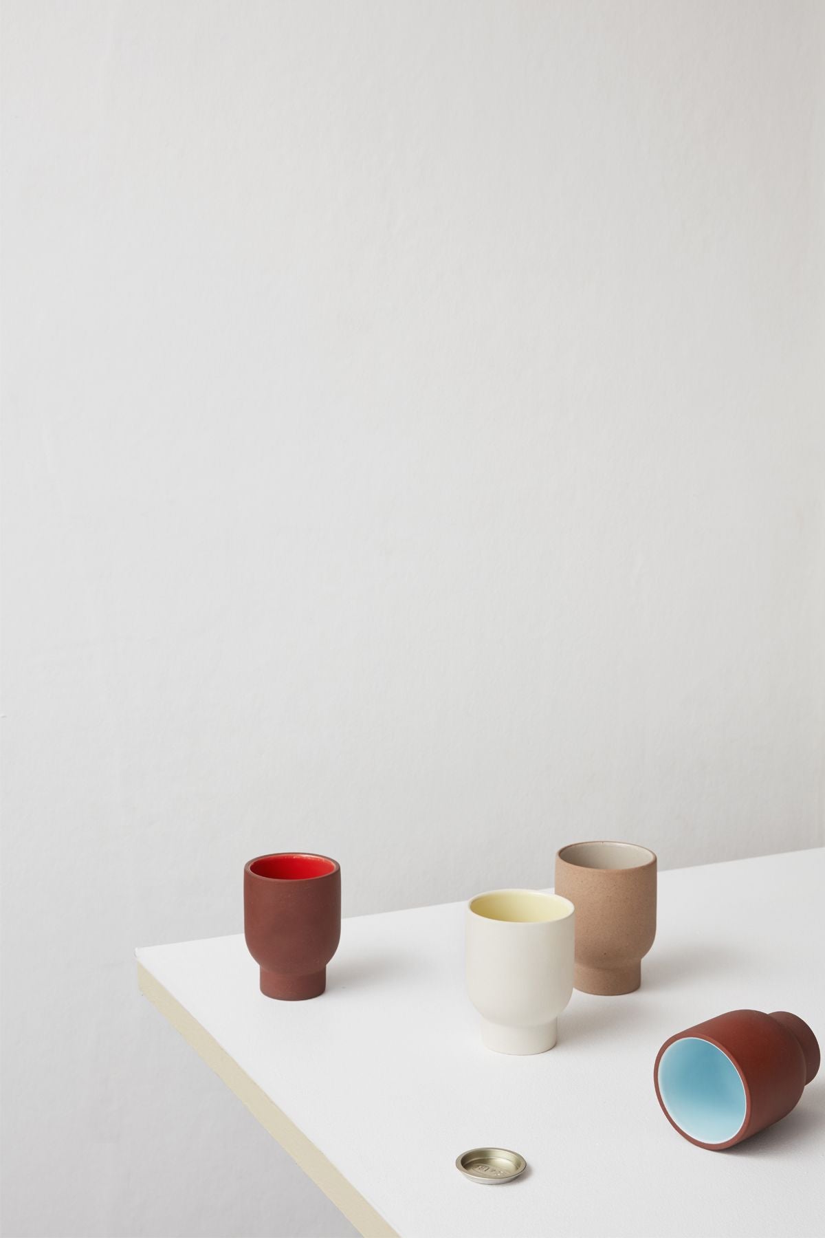 Studio om Clayware -sæt med 2 kopper, elfenben/gul