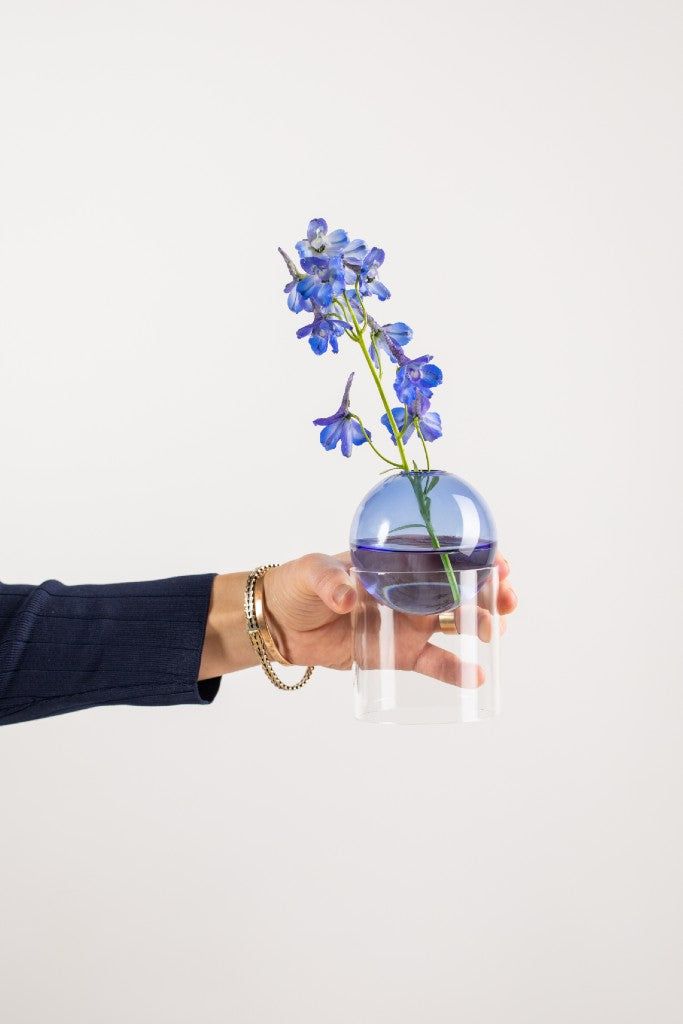 关于站立的花气泡花瓶10厘米，蓝色的工作室