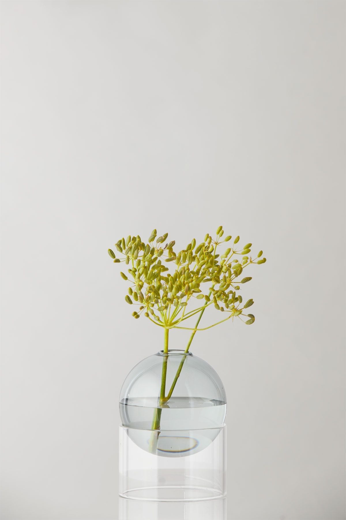 Studio om stående blomsterboblevase 10 cm, røyk