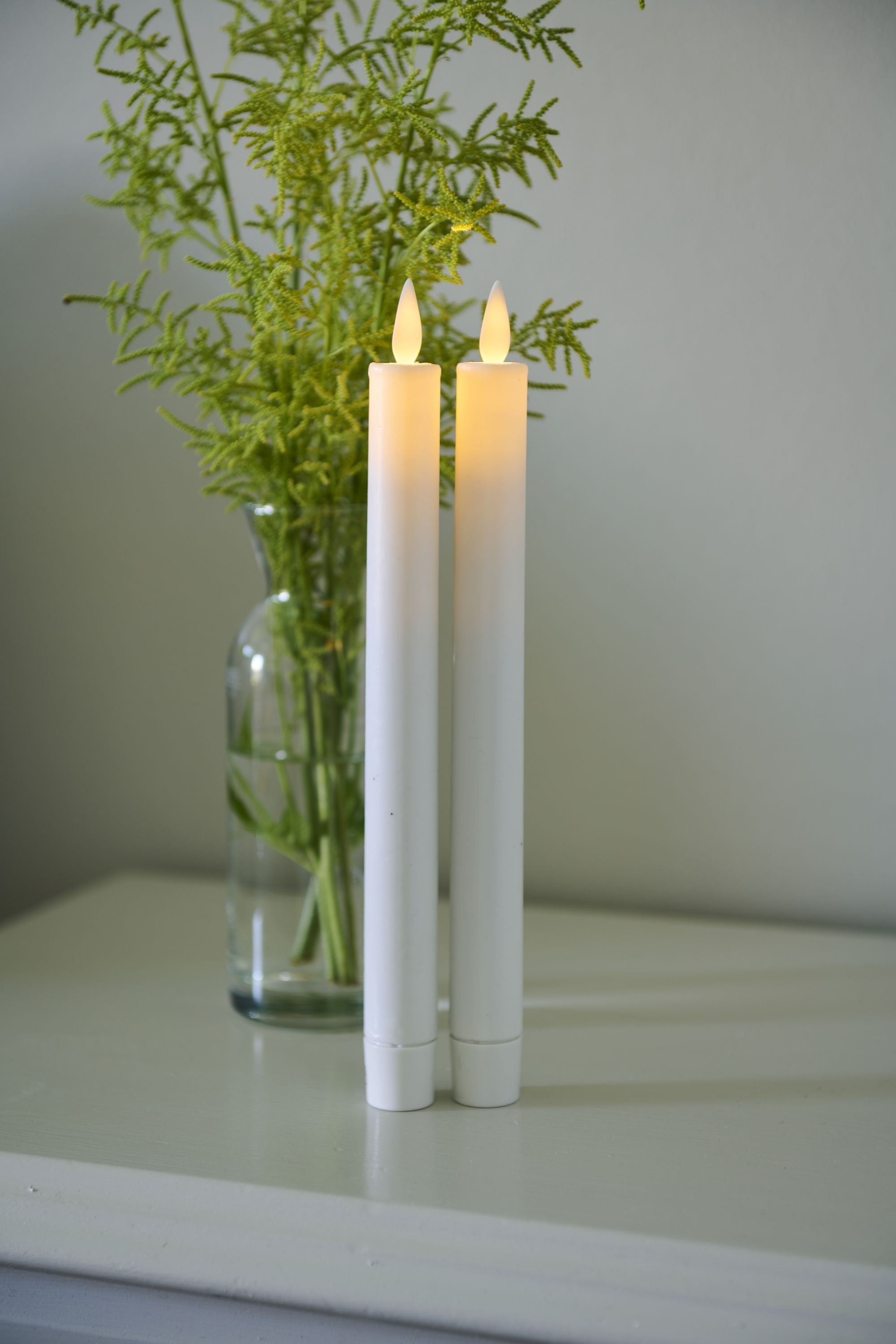 Sirius Sara wiederaufladende Krone LED Candle White, Ø2,2x H25 cm