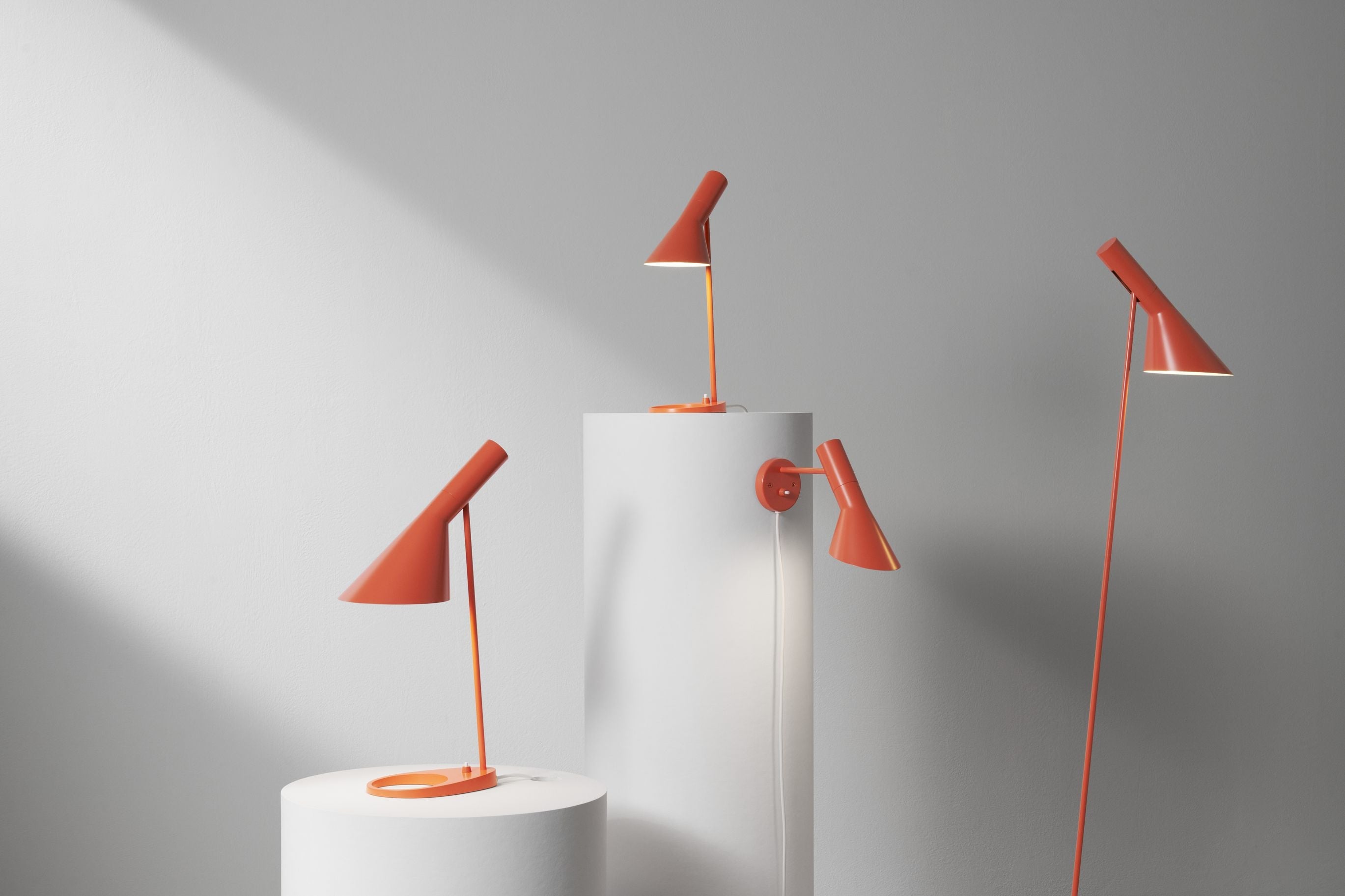 Louis Poulsen Aj Table Lamp V3, Eletric Orange