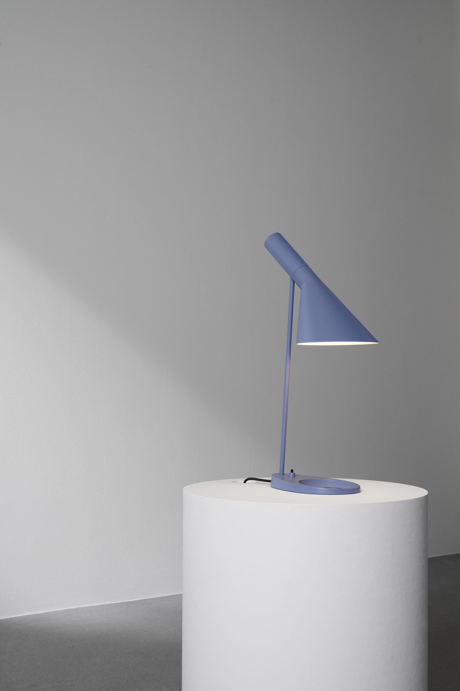 Louis Poulsen Aj Table Lamp V3, Dusty Blue