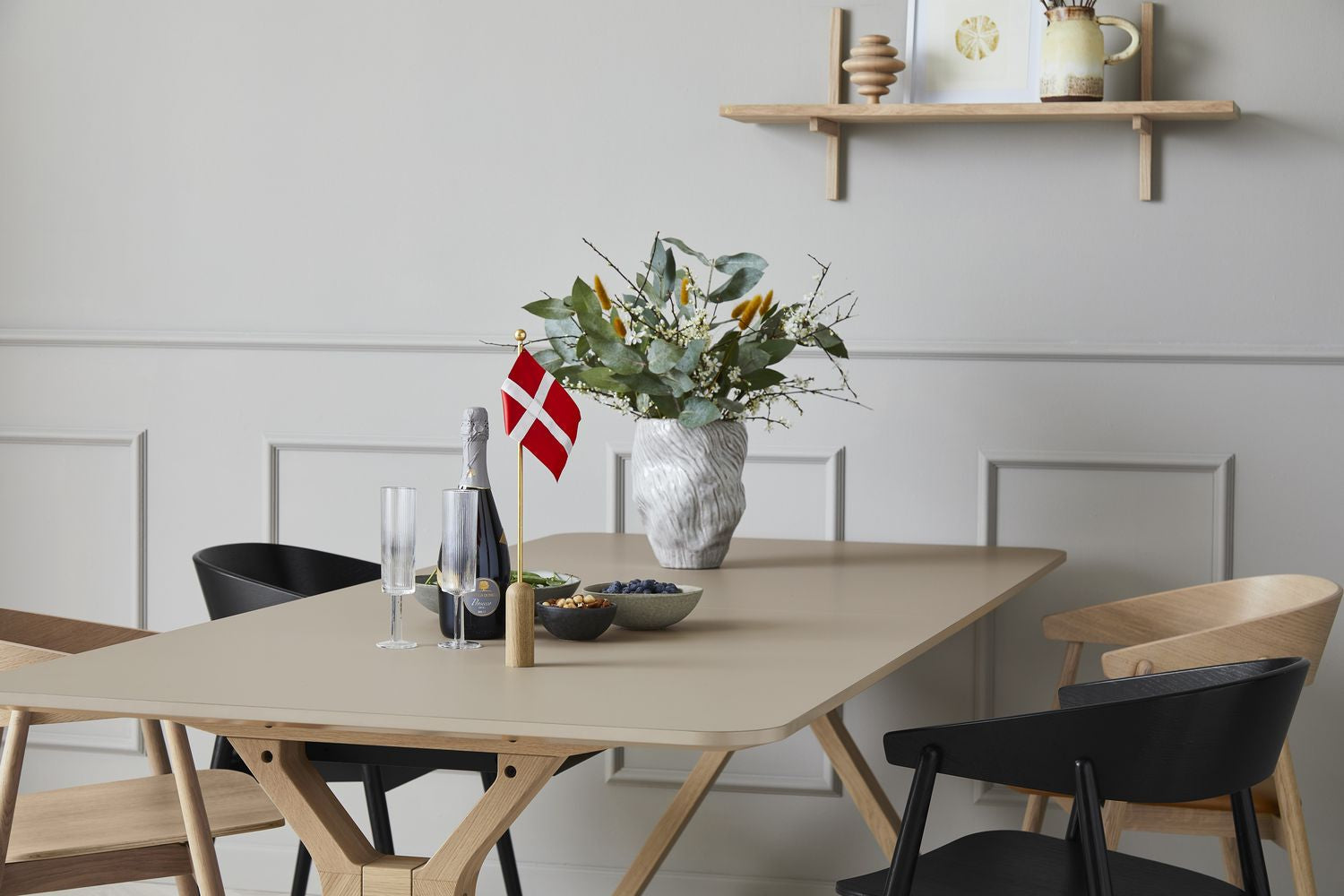 Andersen møbler feirer dansk flagg h40 cm