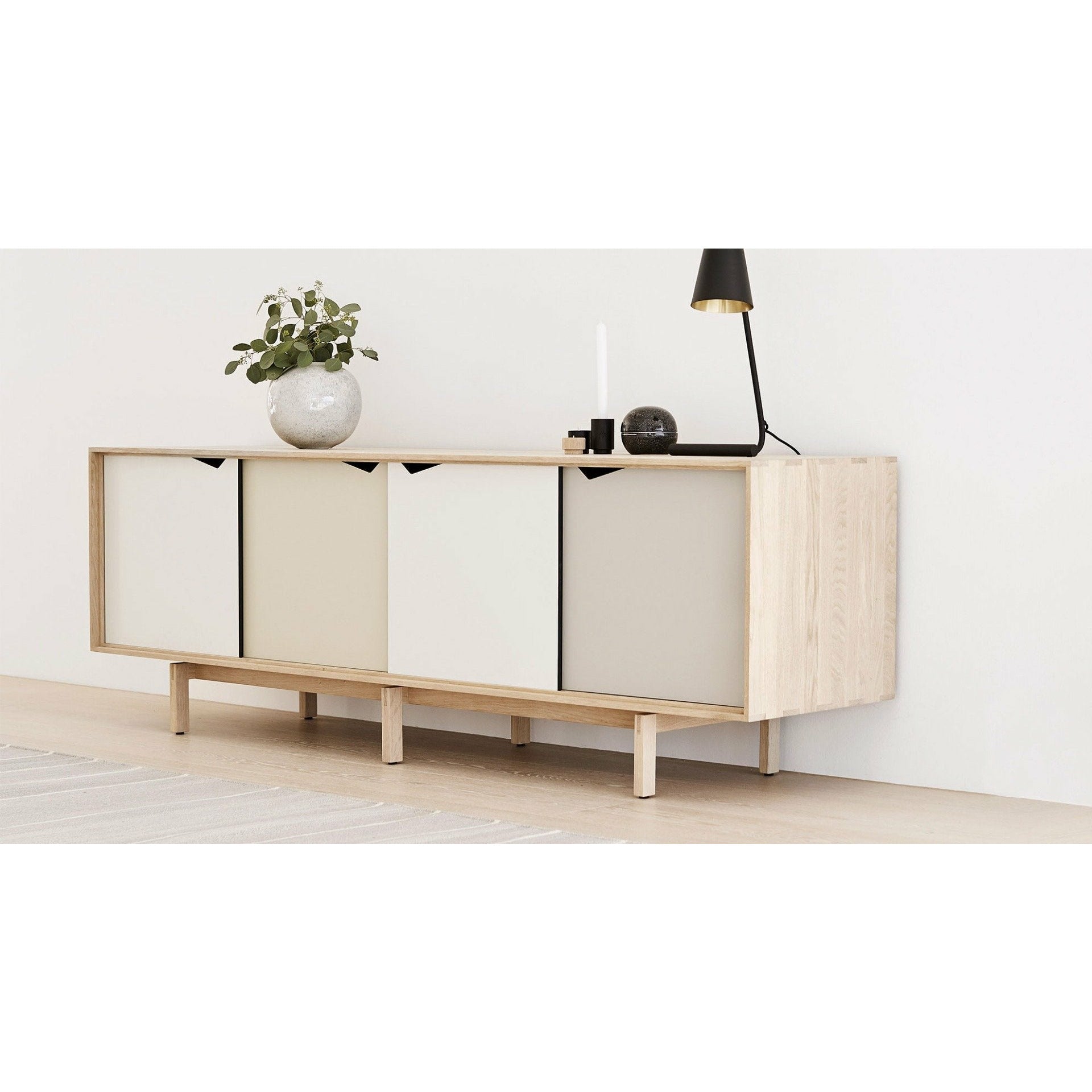 Andersen Furniture S1 skjenk såpe eik, flerfargede skuffer, 200 cm