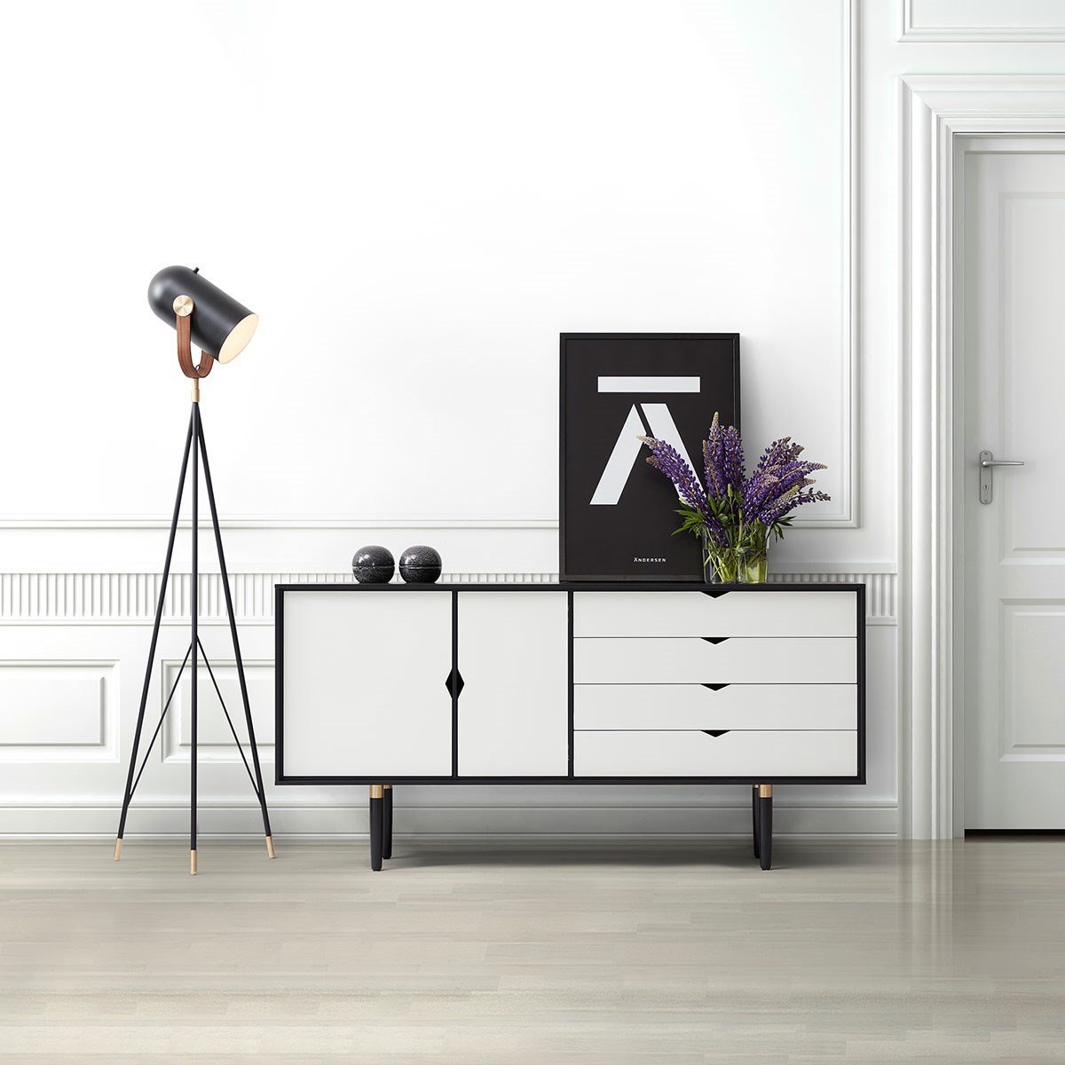 Andersen Furniture S6 -sivupöytä musta, valkoinen etuosa
