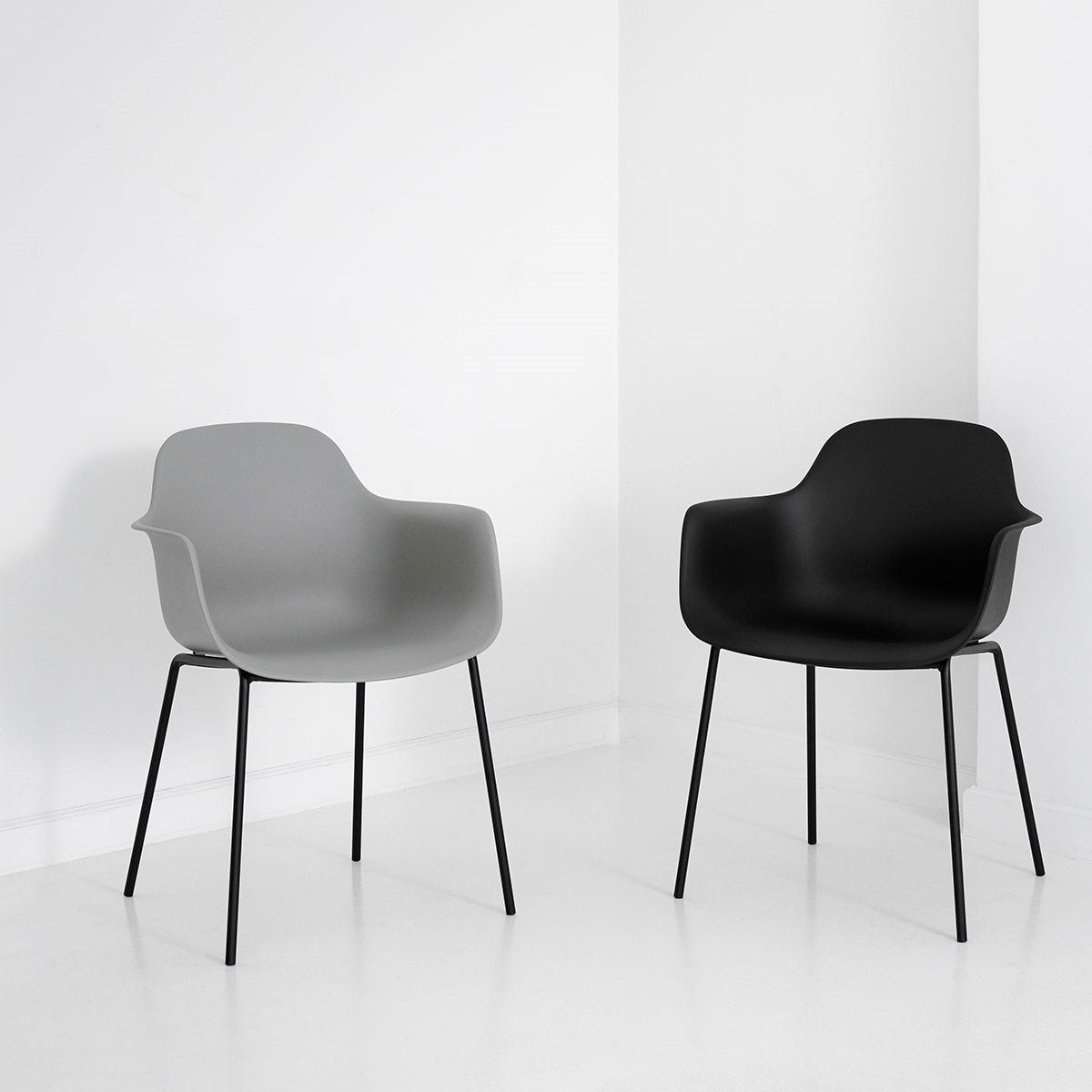 Chaise de mobilier Andersern AC3 Cadre noir, siège gris
