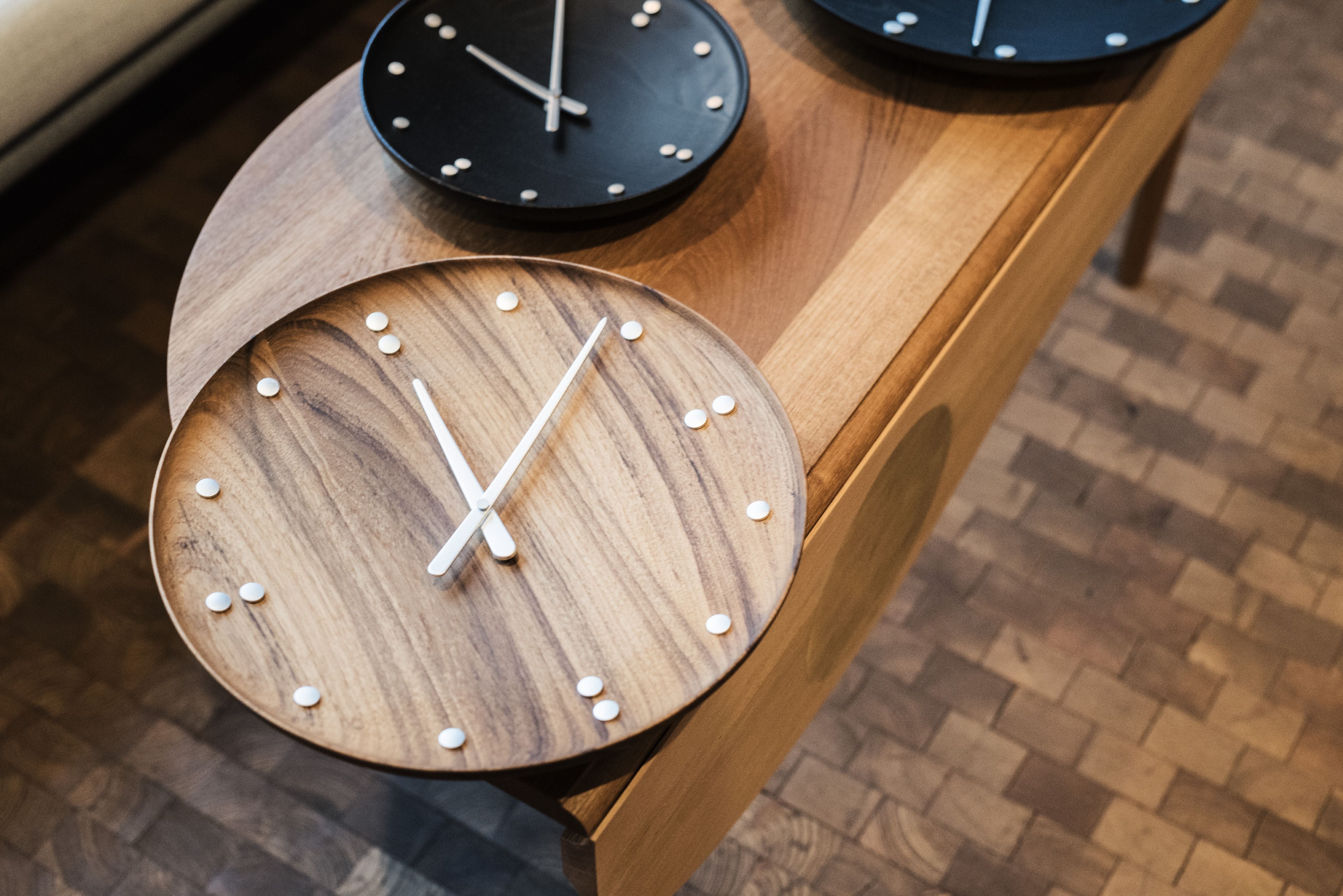 Arkitektmade Finn Juhl Wall Clock Black Ash, Ø35 cm