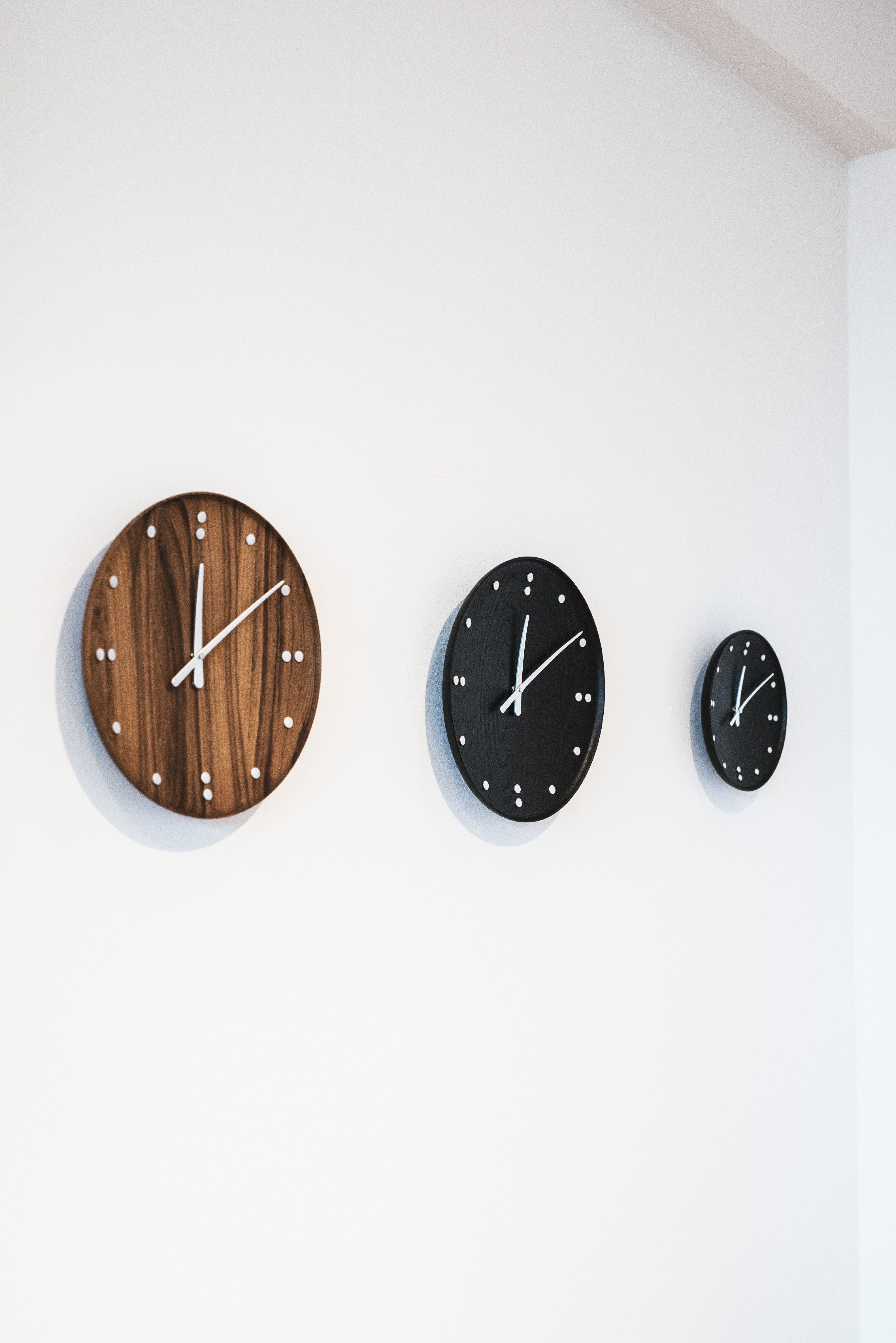 Arkitektmade Finn Juhl Wall Clock Black Ash, Ø35 cm
