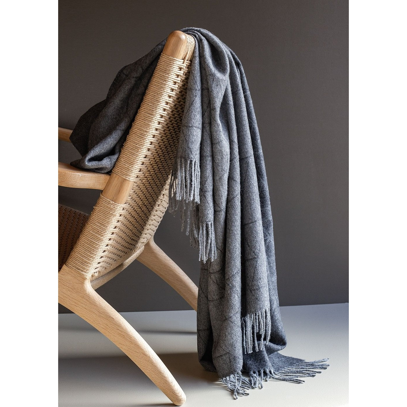 Architectmade Couvre-lit de motif finin juhl, gris