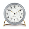 Arne Jacobsen Station Table Clock con allarme grigio e bianco, 12 cm