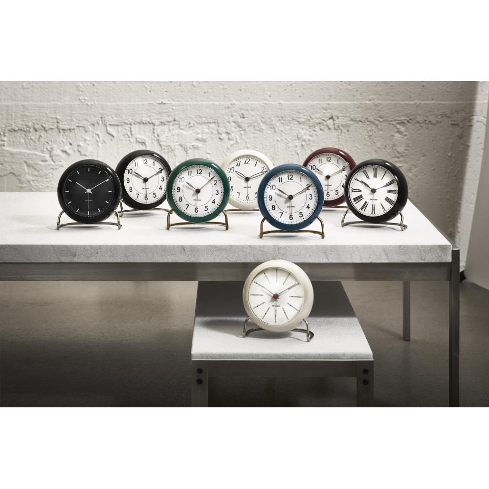 Orologio da tavolo della stazione di Arne Jacobsen con allarme, verde