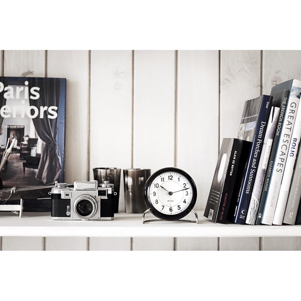 Arne Jacobsen stasjonsbordklokke med alarm, svart