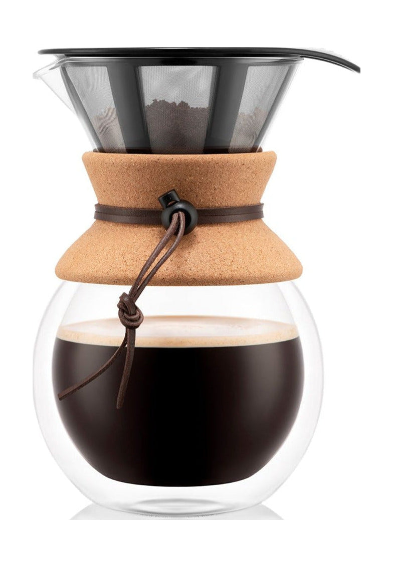 Bodum用永久咖啡过滤软木塞倒在双壁咖啡机上，8杯