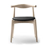 Carl Hansen CH20 kyynärpään tuoli, peitollinen tammi, musta nahka