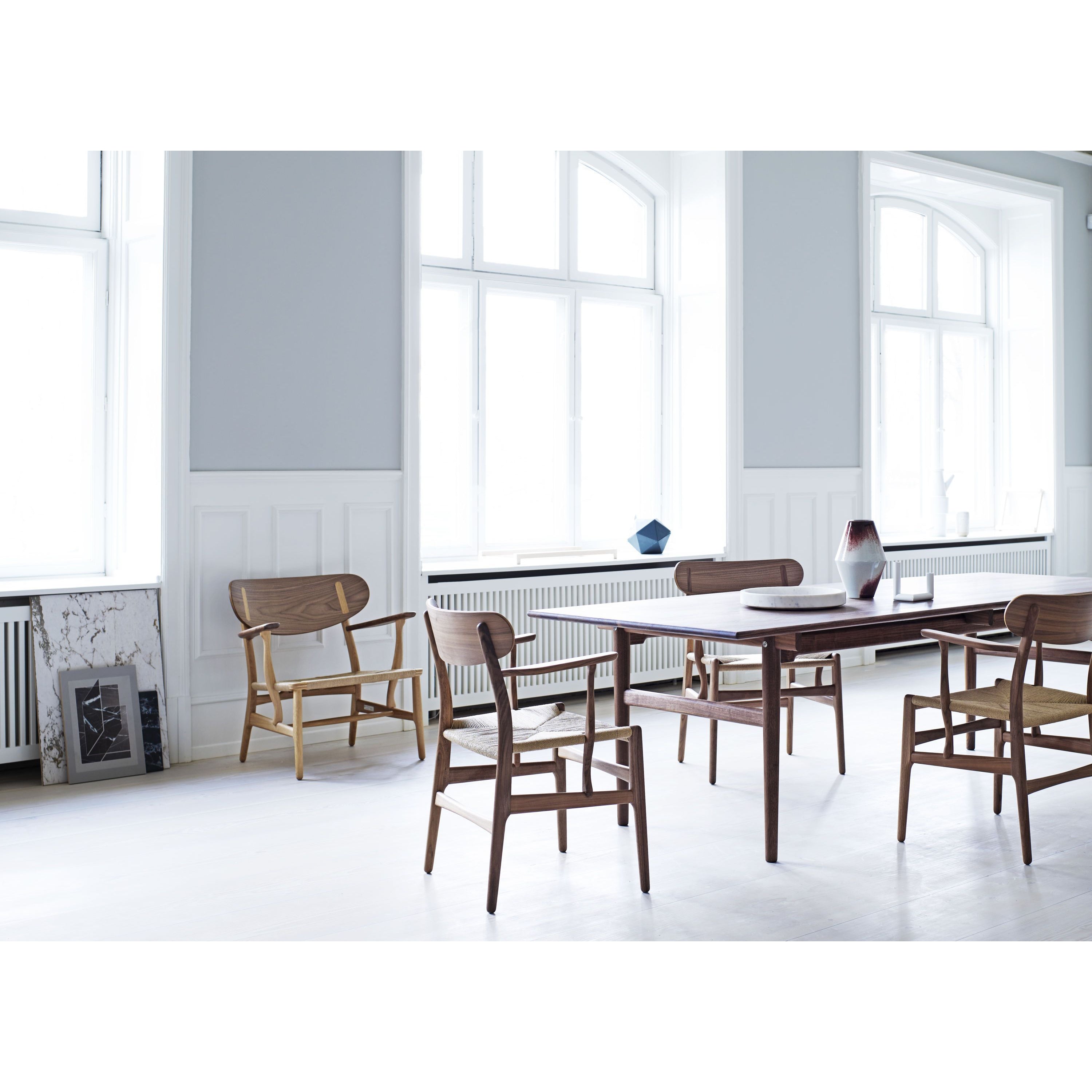 Carl Hansen CH22 Lounge -stol, oljad ek/naturlig sladd