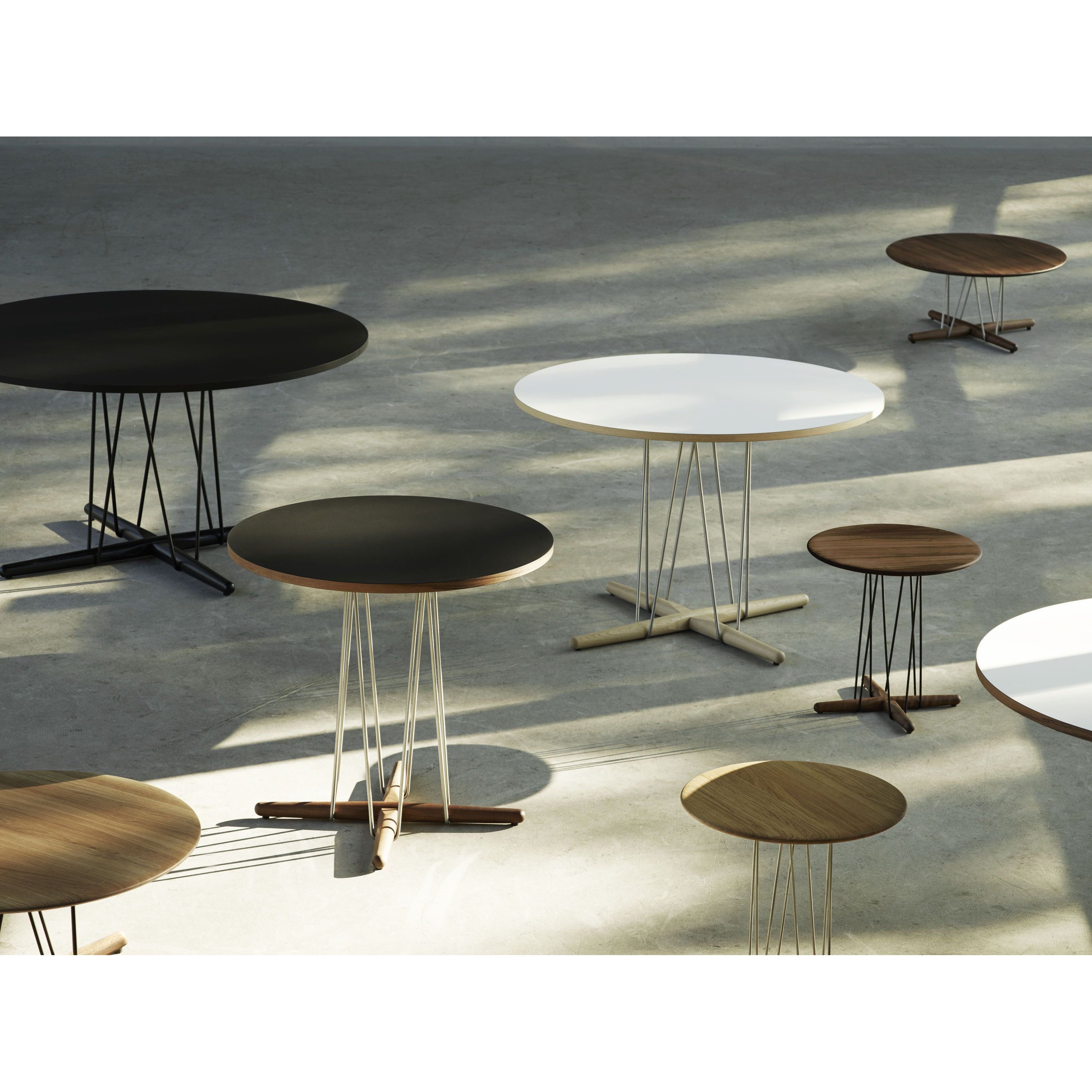 Carl Hansen E021 omhelzen lounge -tafel, geoliede eik, Ø 48 cm