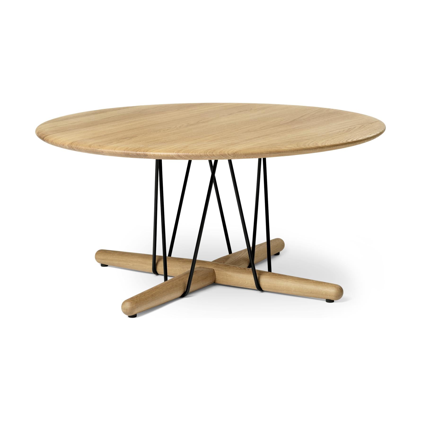 Carl Hansen E021 omhelzen lounge tafel, geoliede eik, Ø 80 cm