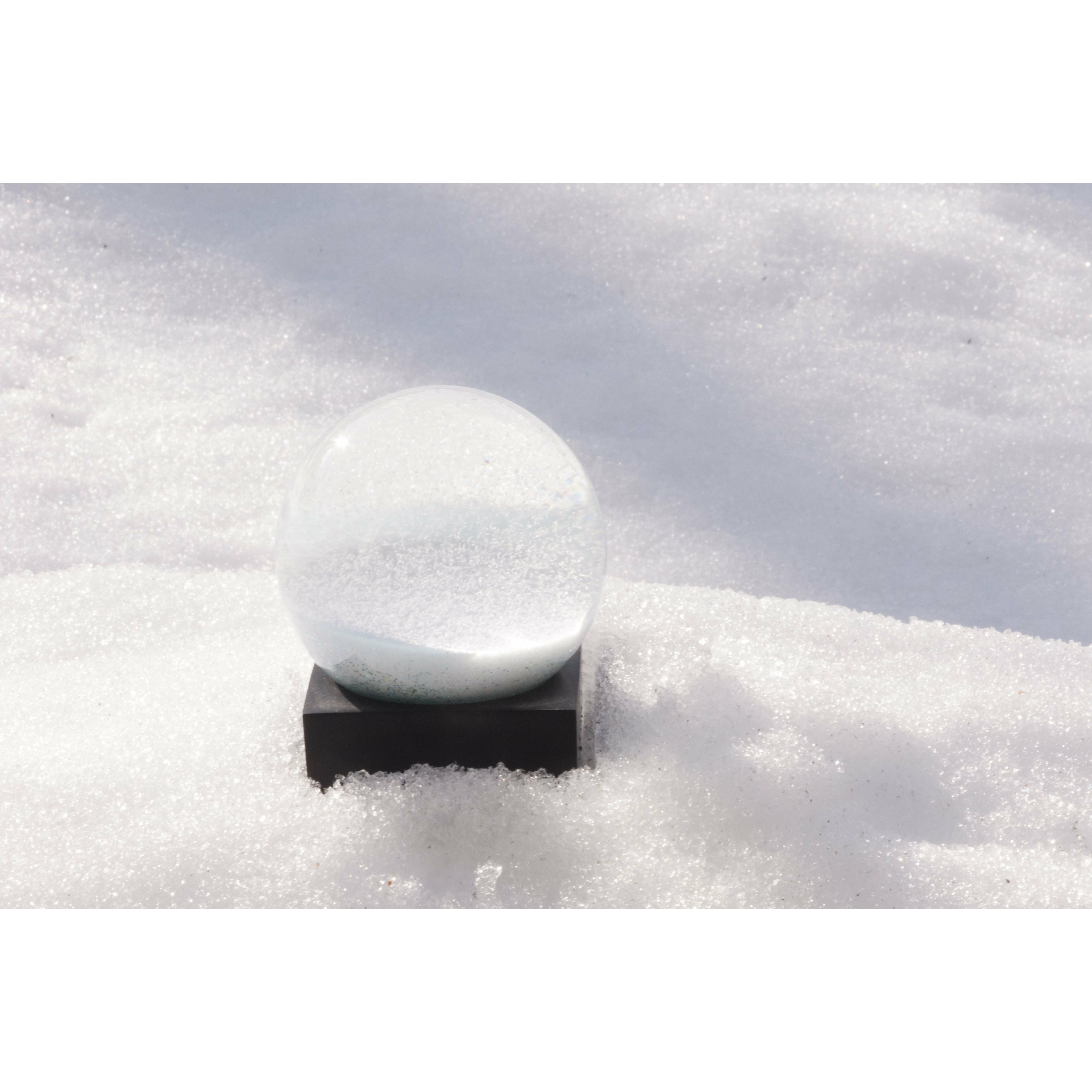 Fresche globi di neve di neve palla