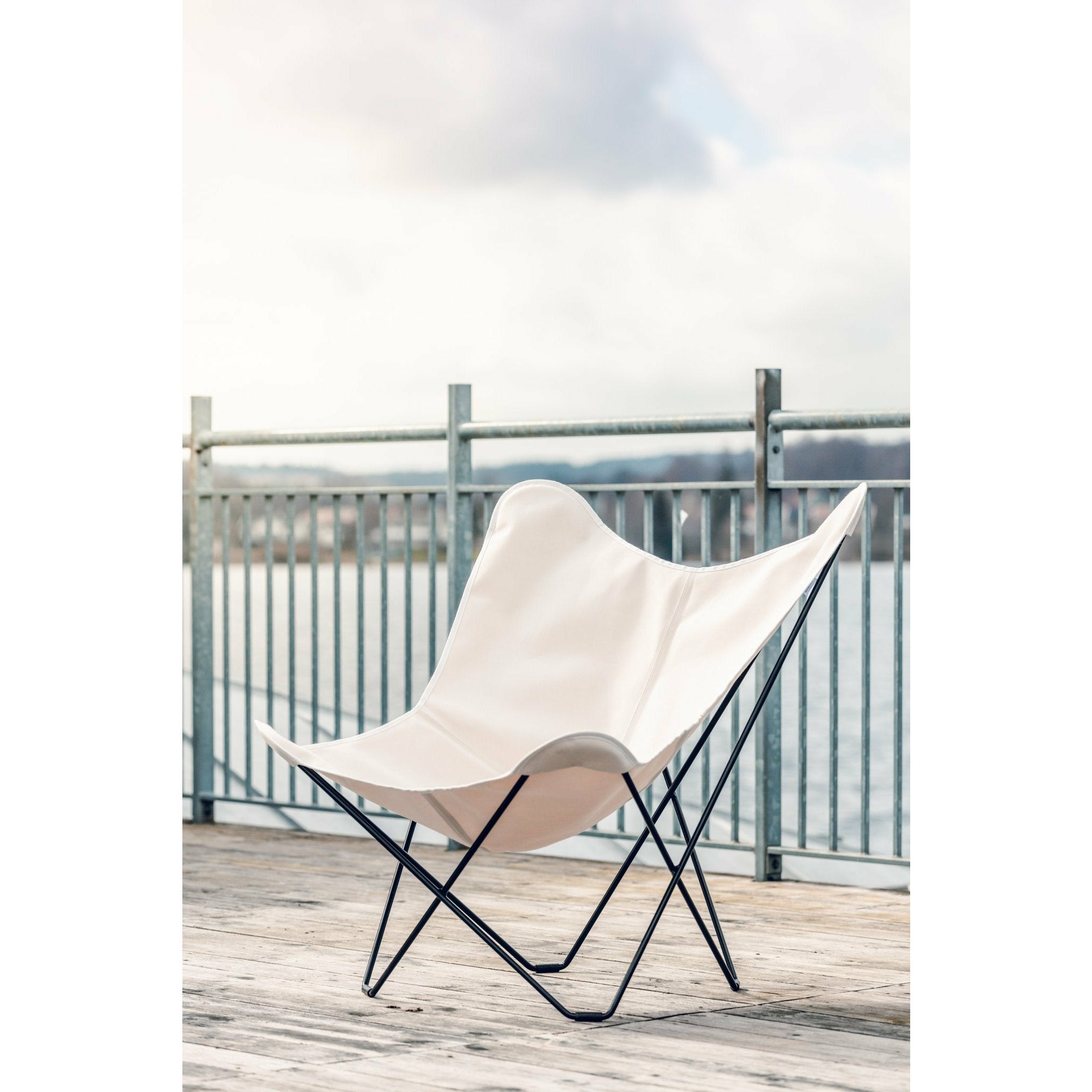 Cuero Sunshine Mariposa Butterfly Chaise, Oyster / Grey Outdoor Cadre