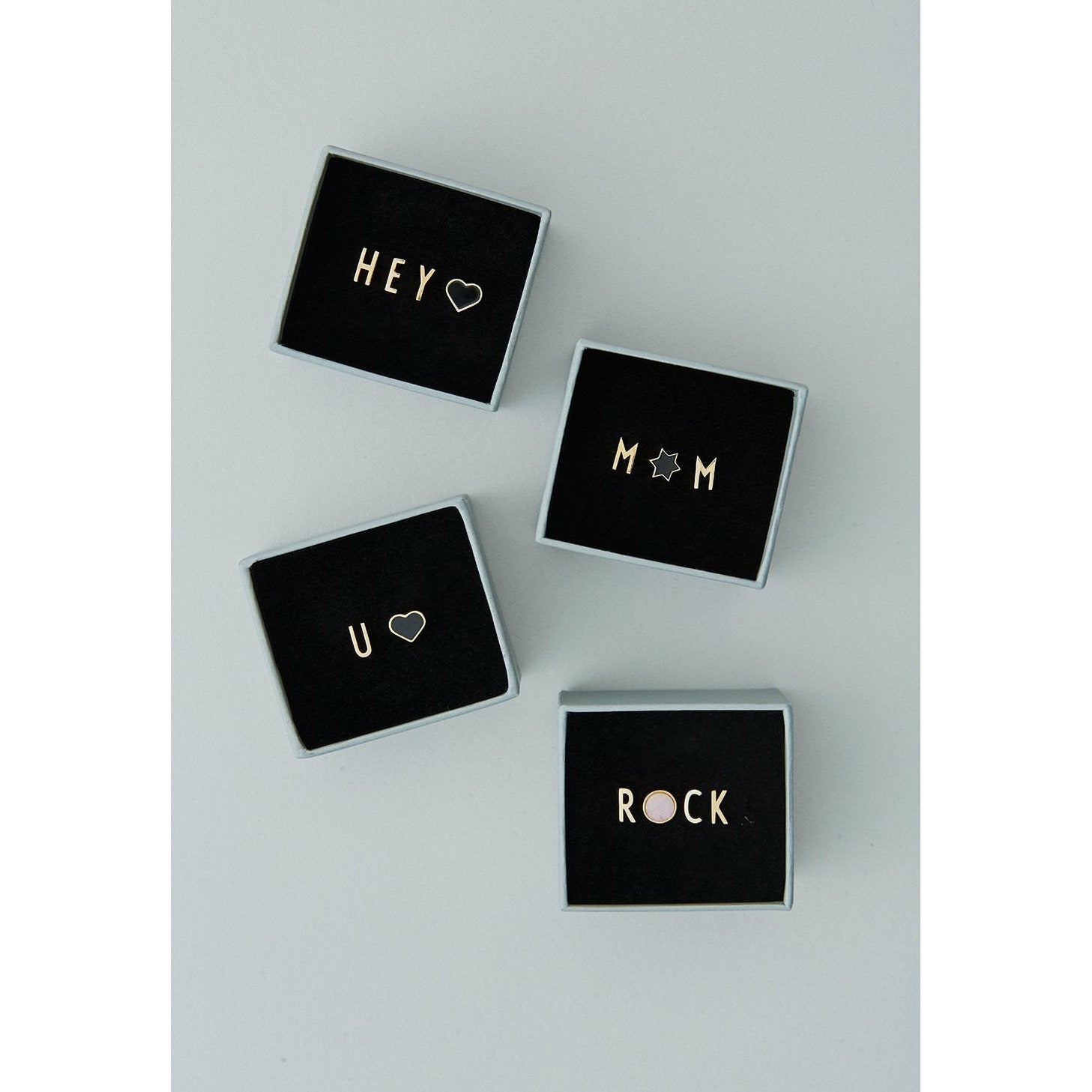 Design Letters Earrings emaljehjerte, svart/gull