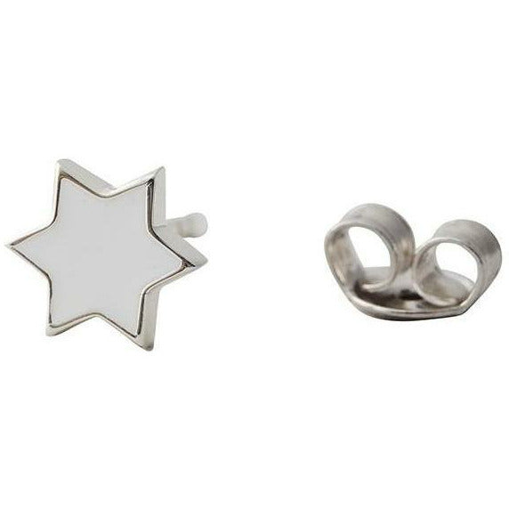 设计字母耳环的搪瓷之星，白色/银色