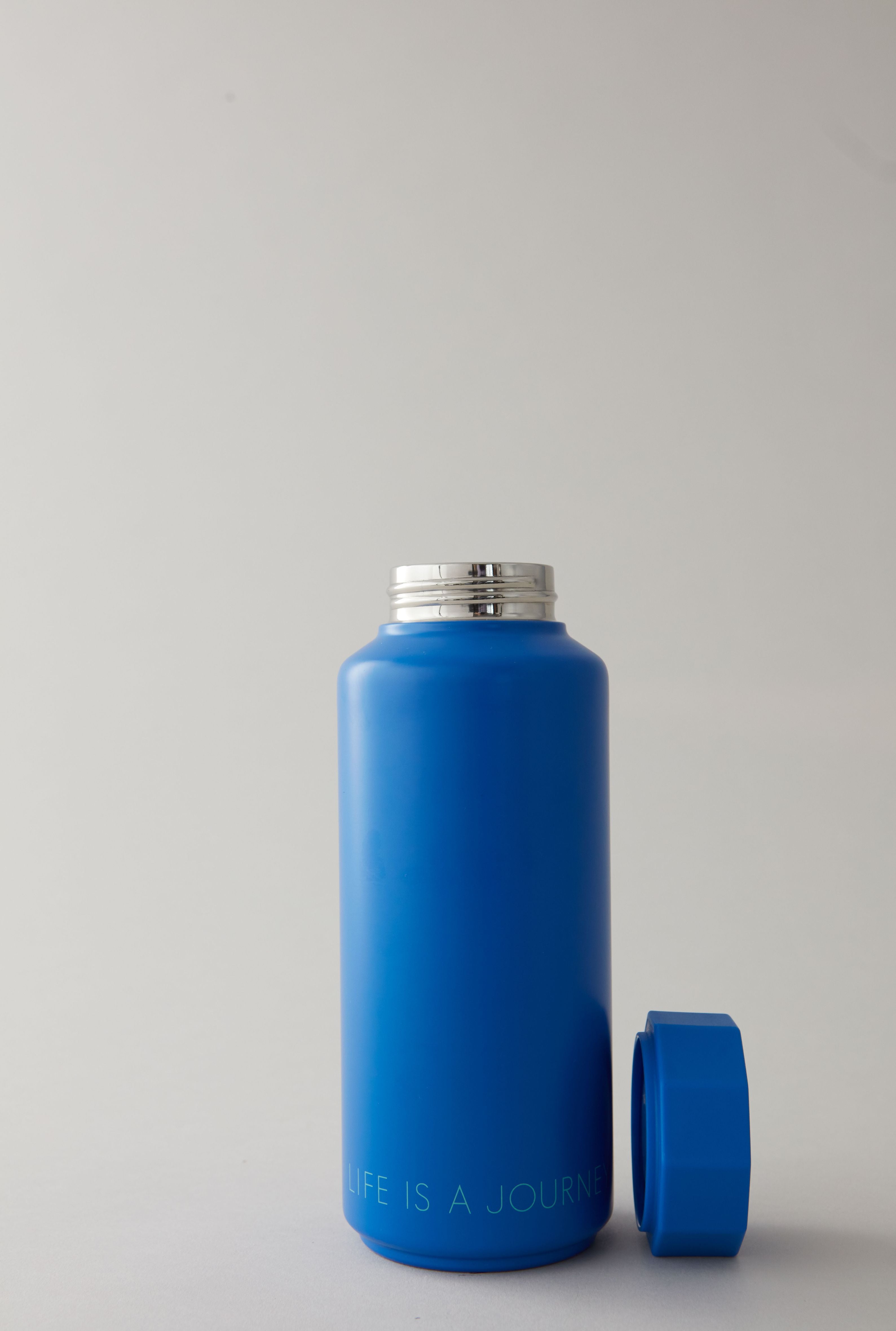 Design Letters Tone på tone termo flaske, koboltblå