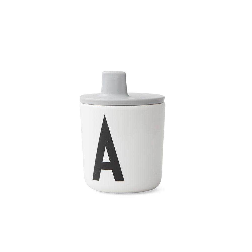 设计信件喝盖为ABC三聚氰胺杯的盖子，灰色