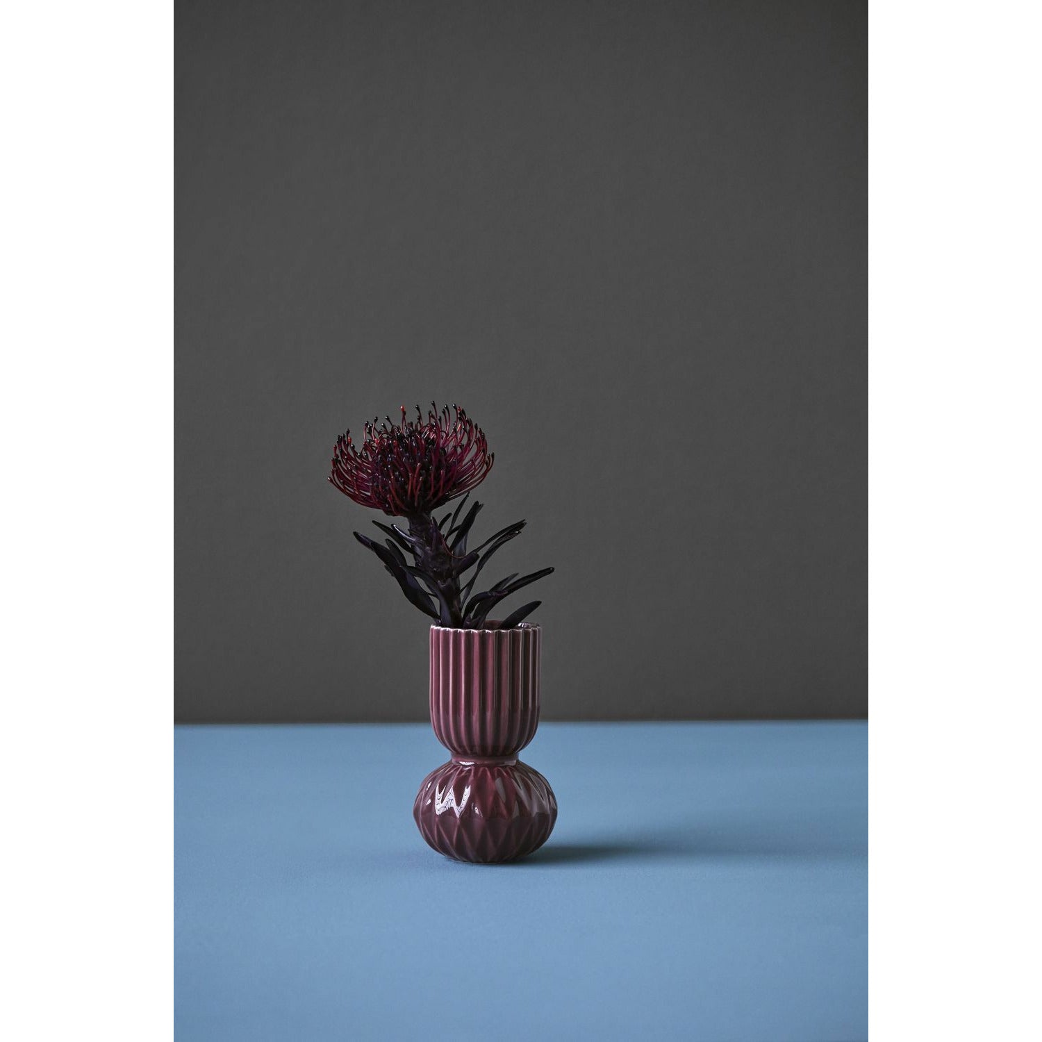Datter Rufflebell Vase, Aubergine